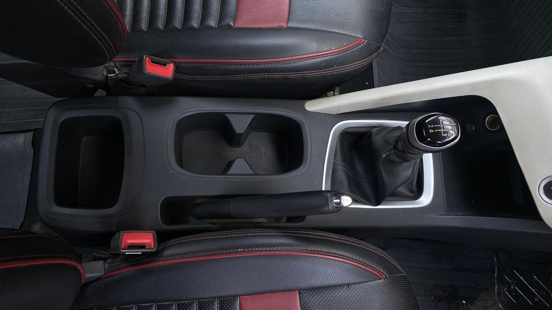 View 2021 Nissan Magnite XV Image 40 Used 2021 Nissan Magnite XV Image 40