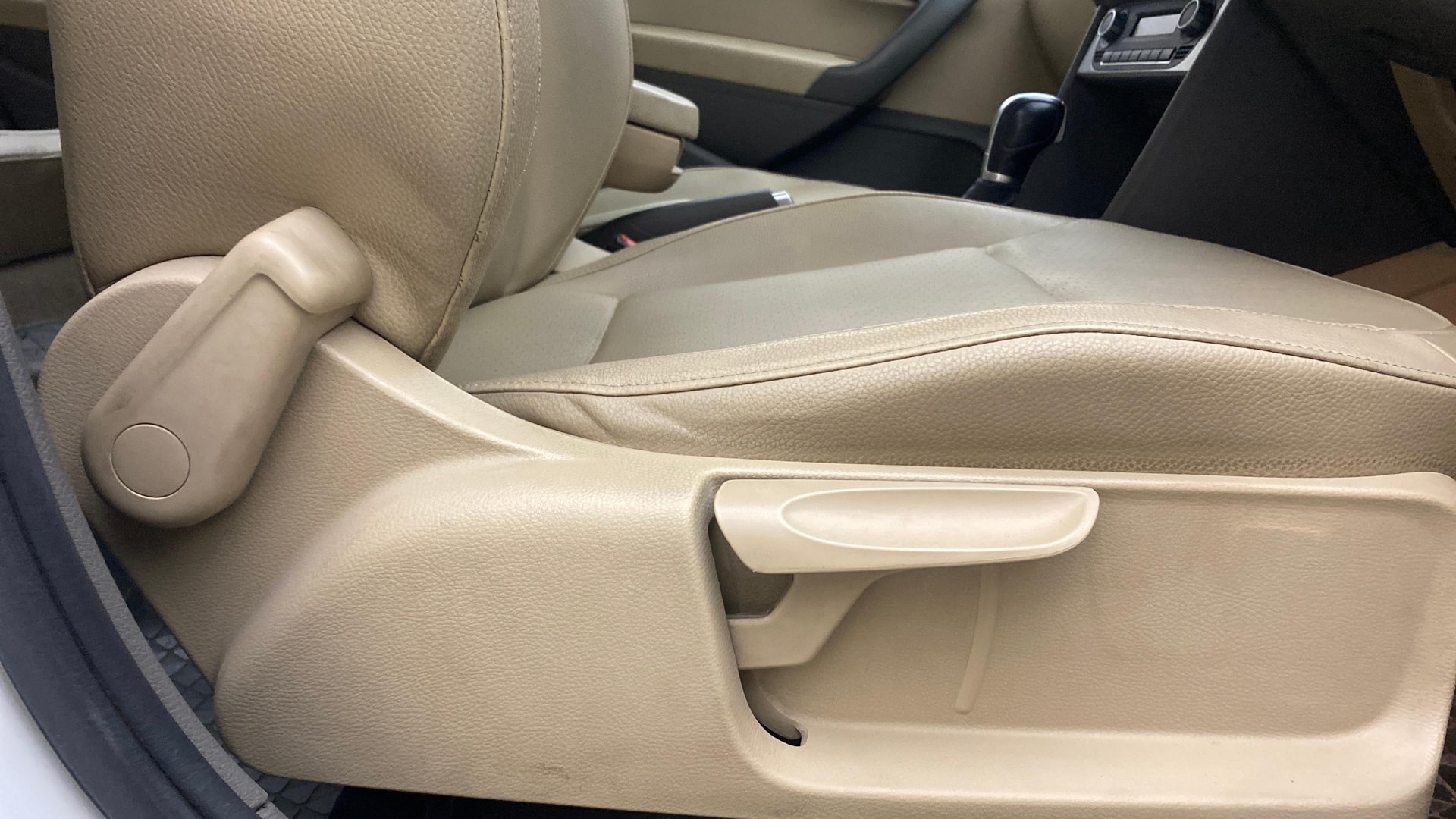 View 2017 Volkswagen Vento 1.2 L TSI Comfortline Petrol AT Image 18 Used 2017 Volkswagen Vento 1.2 L TSI Comfortline Petrol AT Image 18