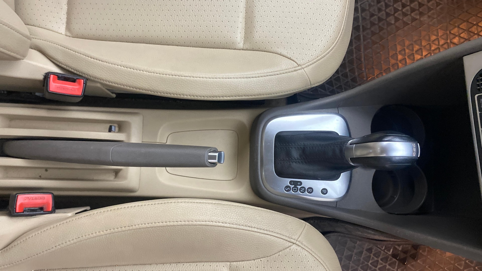View 2017 Volkswagen Vento 1.2 L TSI Comfortline Petrol AT Image 38 Used 2017 Volkswagen Vento 1.2 L TSI Comfortline Petrol AT Image 38