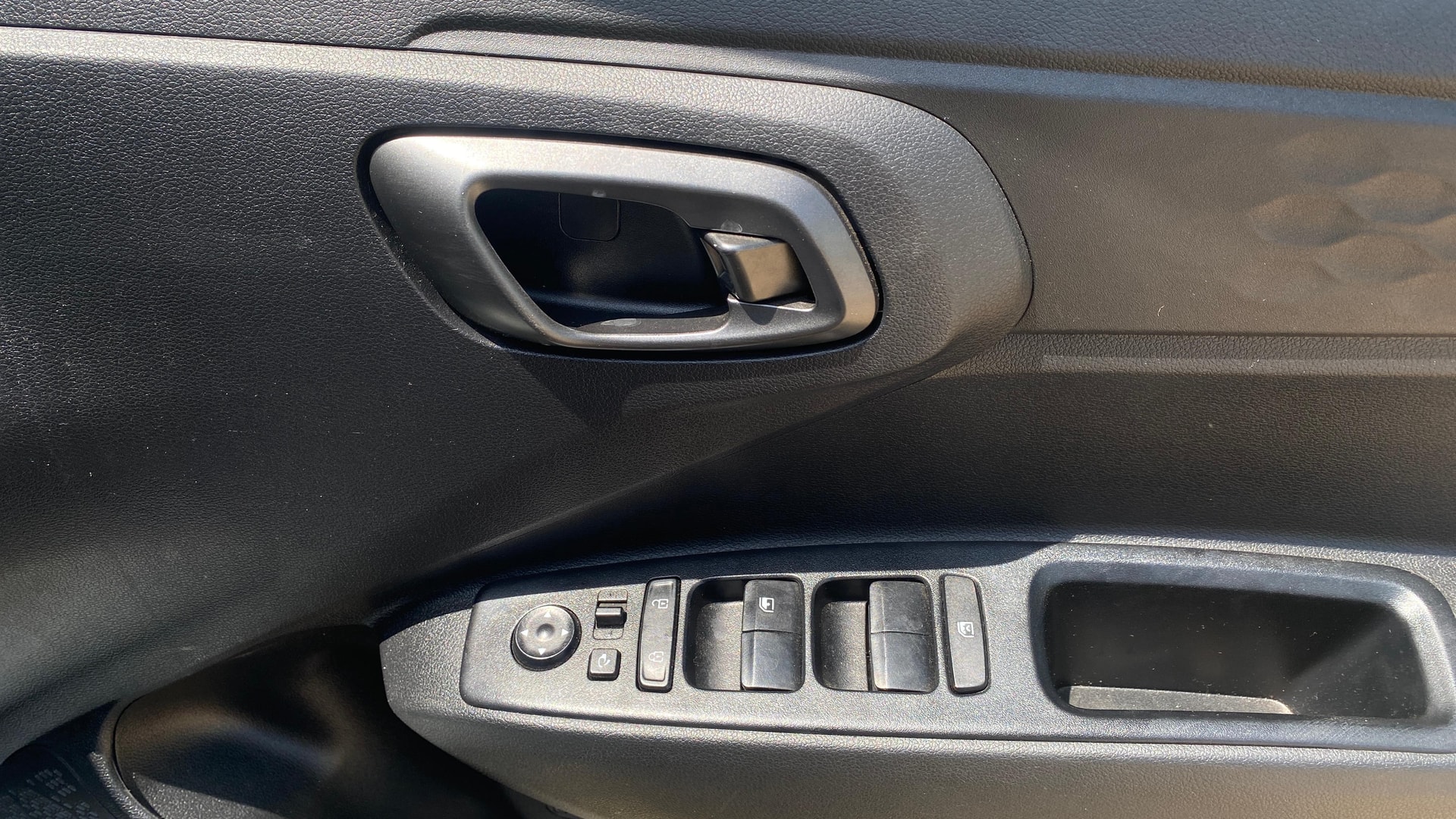View 2023 Hyundai Grand i10 Nios Sportz Petrol Dual Tone Image 33 Used 2023 Hyundai Grand i10 Nios Sportz Petrol Dual Tone Image 33