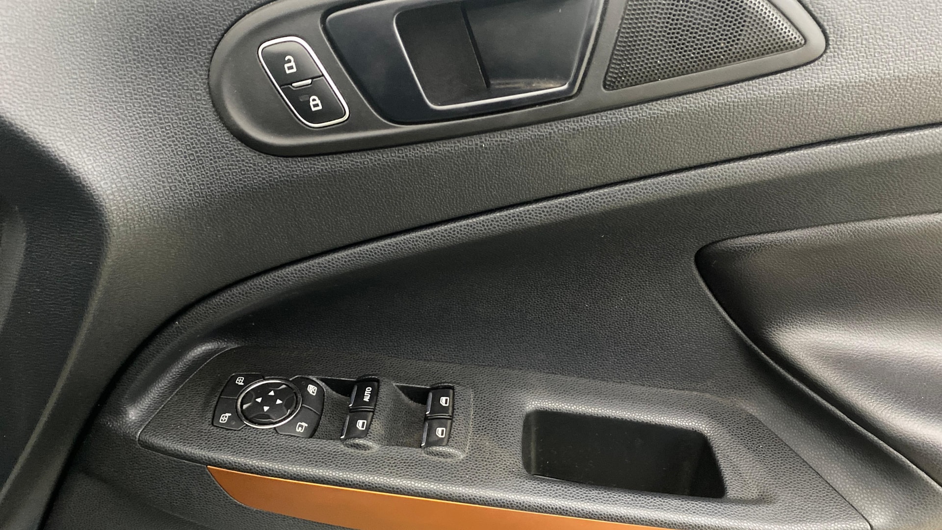 View 2019 Ford EcoSport 1.5 TDCi Diesel Ambiente BS IV Image 40 Used 2019 Ford EcoSport 1.5 TDCi Diesel Ambiente BS IV Image 40