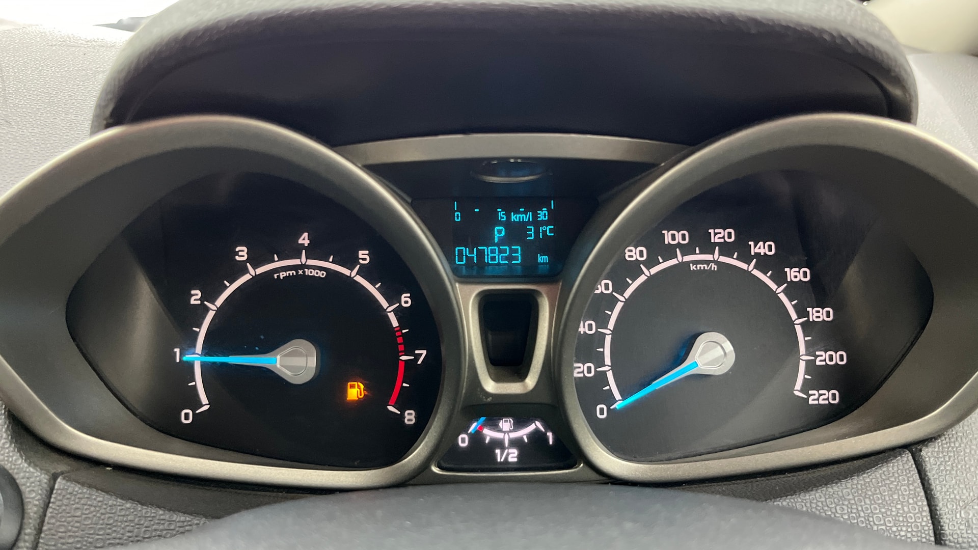 View 2015 Ford EcoSport 1.5 TDCi Diesel Ambiente BS IV Image 20 Used 2015 Ford EcoSport 1.5 TDCi Diesel Ambiente BS IV Image 20