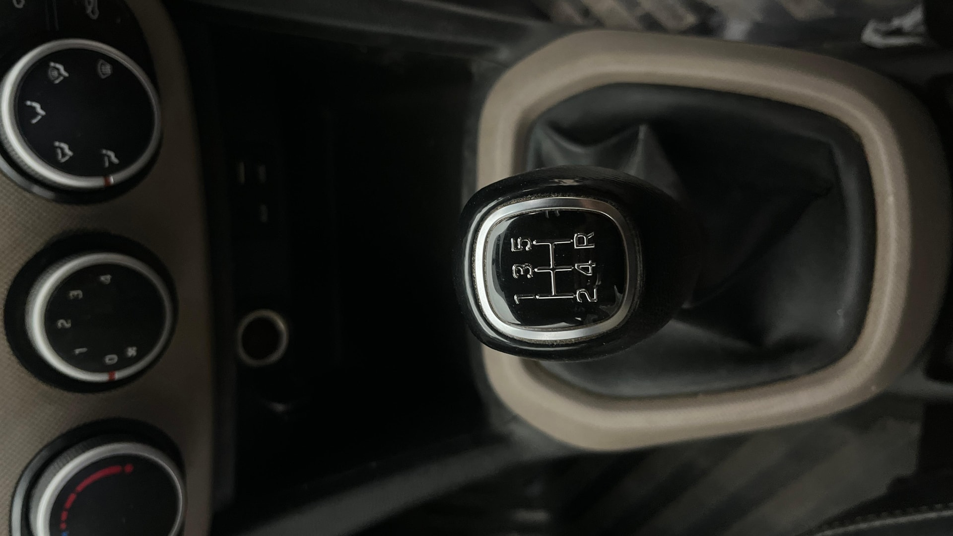 View 2019 Hyundai Grand i10 Sportz 1.2 Kappa Image 38 Used 2019 Hyundai Grand i10 Sportz 1.2 Kappa Image 38