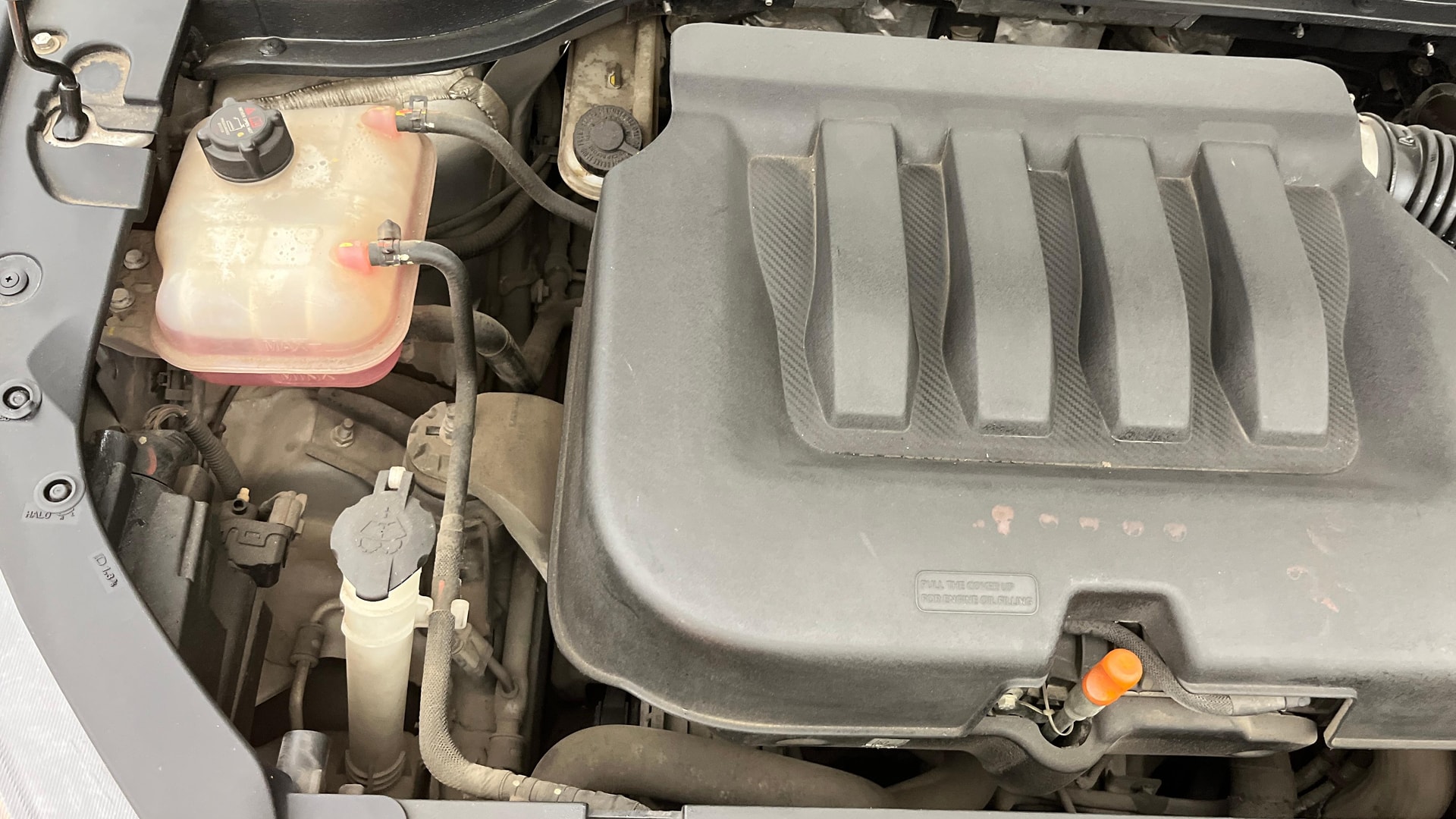 View 2022 Mahindra XUV700 MX Petrol 5 STR Image 27 Used 2022 Mahindra XUV700 MX Petrol 5 STR Image 27