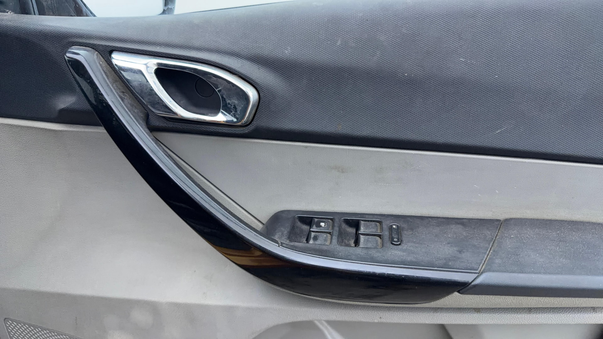 View 2018 Tata Tiago Revotorq XB Image 37 Used 2018 Tata Tiago Revotorq XB Image 37