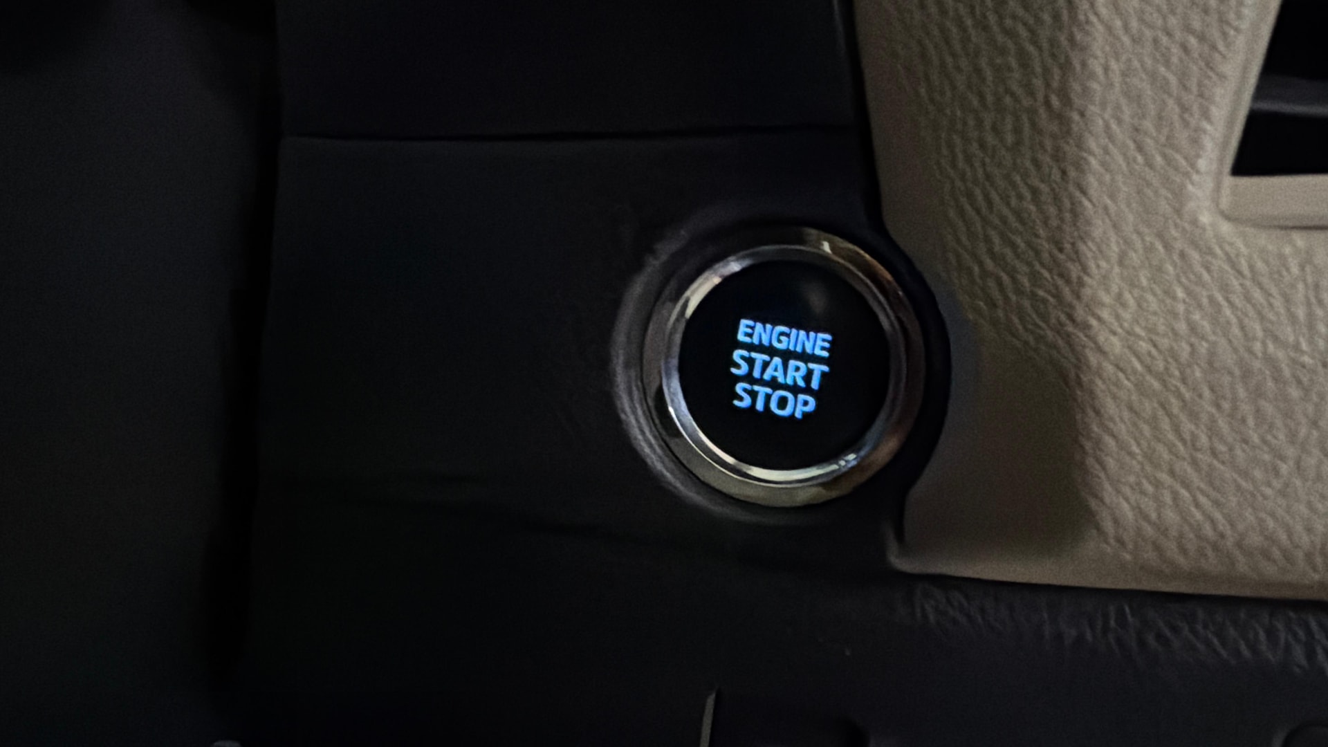 View 2014 Toyota Corolla Altis 1.8 VL AT Image 35 Used 2014 Toyota Corolla Altis 1.8 VL AT Image 35