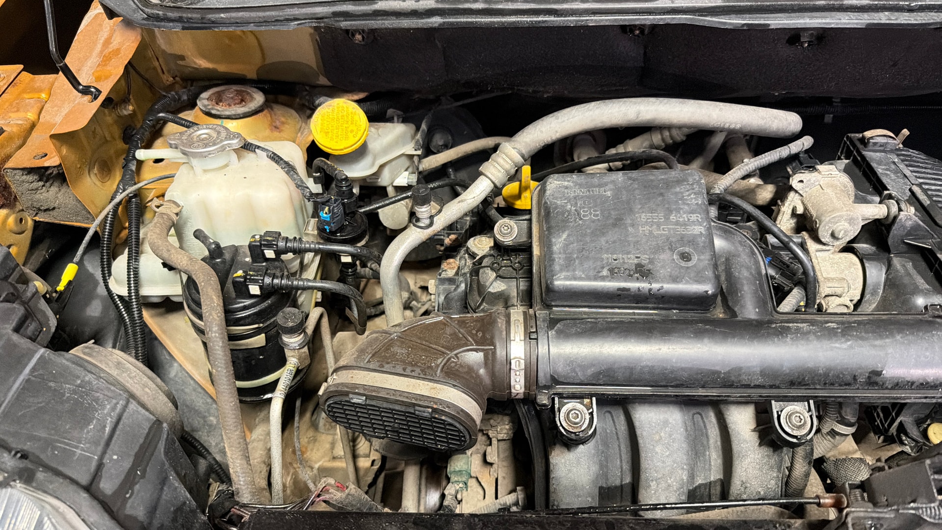 View 2021 Renault Triber RXZ Image 3 Used 2021 Renault Triber RXZ Image 3