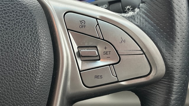 View Mahindra XUV300 Image 3 Used Mahindra XUV300 Image 3