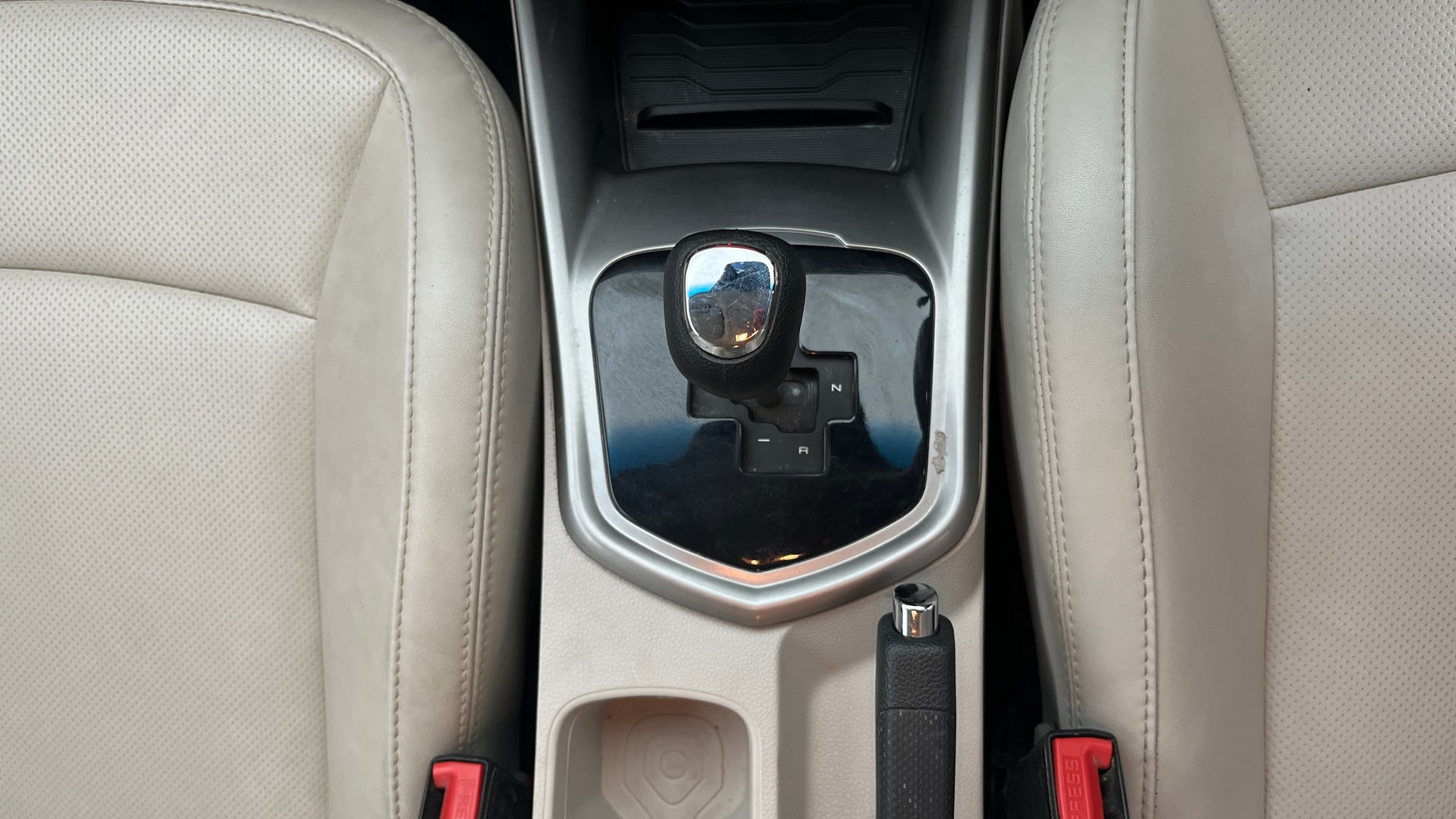 View 2021 Mahindra XUV300 W4 Petrol BS IV Image 43 Used 2021 Mahindra XUV300 W4 Petrol BS IV Image 43