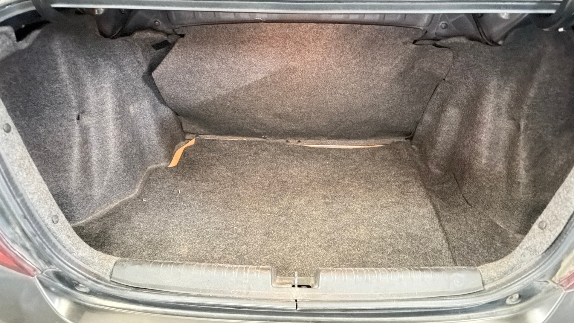 View 2017 Honda Amaze E MT Petrol BS IV Image 10 Used 2017 Honda Amaze E MT Petrol BS IV Image 10