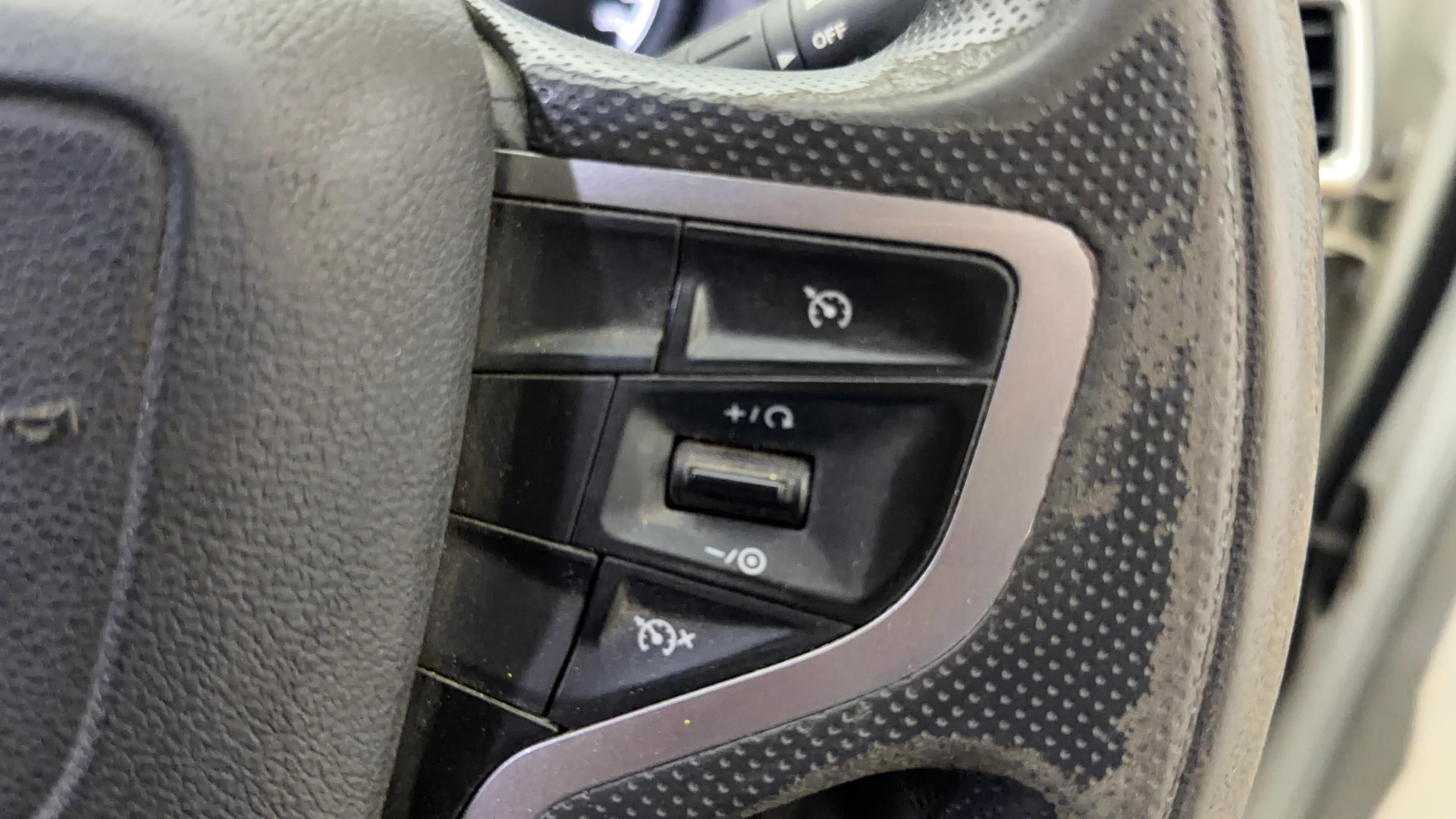 View 2022 Tata Safari XT Plus Image 3 Used 2022 Tata Safari XT Plus Image 3