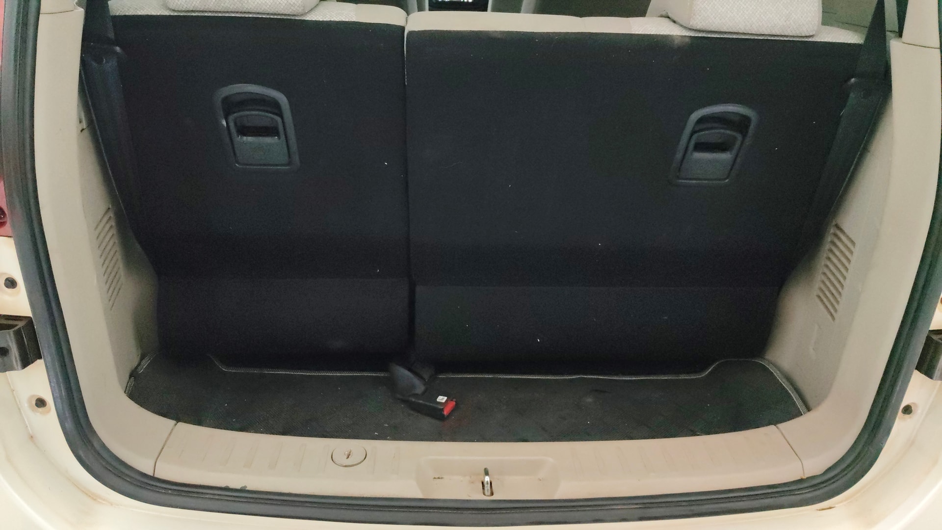 View 2020 Mahindra Marazzo M2 7-Seater Image 6 Used 2020 Mahindra Marazzo M2 7-Seater Image 6