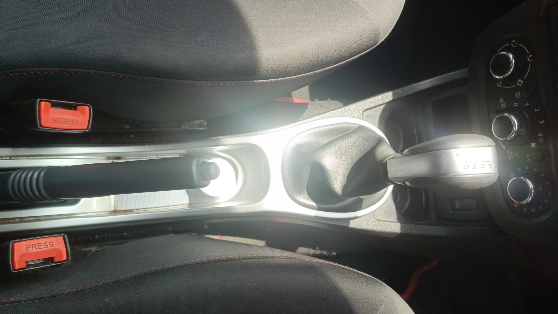 View 2018 Renault Duster Petrol RxS CVT Petrol Image 39 Used 2018 Renault Duster Petrol RxS CVT Petrol Image 39