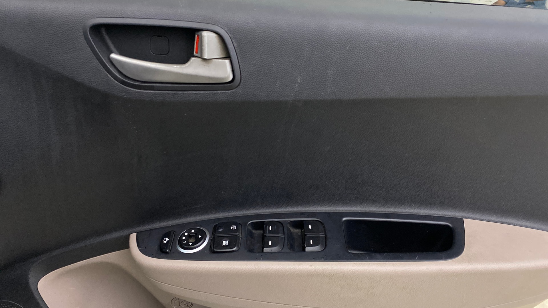 View 2015 Hyundai Grand i10 Sportz 1.2 Kappa Image 32 Used 2015 Hyundai Grand i10 Sportz 1.2 Kappa Image 32