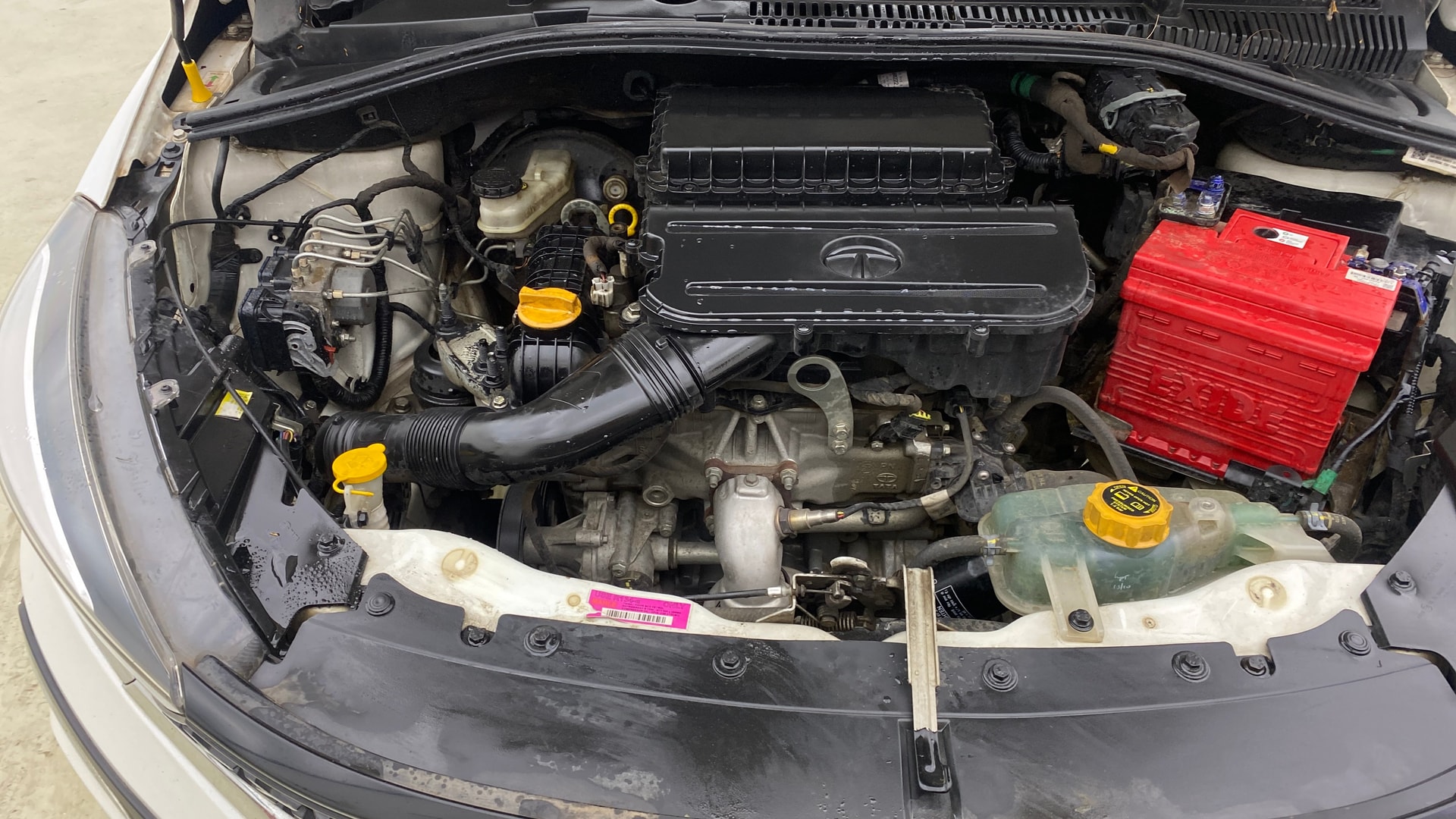 View 2022 Tata Tigor XE Diesel Image 3 Used 2022 Tata Tigor XE Diesel Image 3