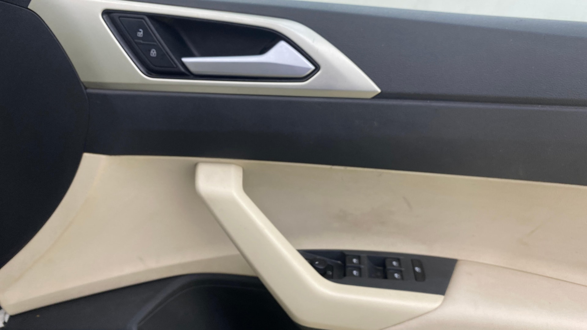 View 2023 Volkswagen Virtus Topline 1.0 TSI MT Image 39 Used 2023 Volkswagen Virtus Topline 1.0 TSI MT Image 39
