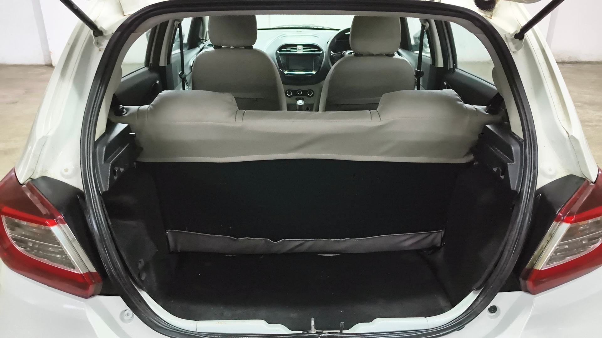 View 2020 Tata Tiago Revotorq XB Image 10 Used 2020 Tata Tiago Revotorq XB Image 10