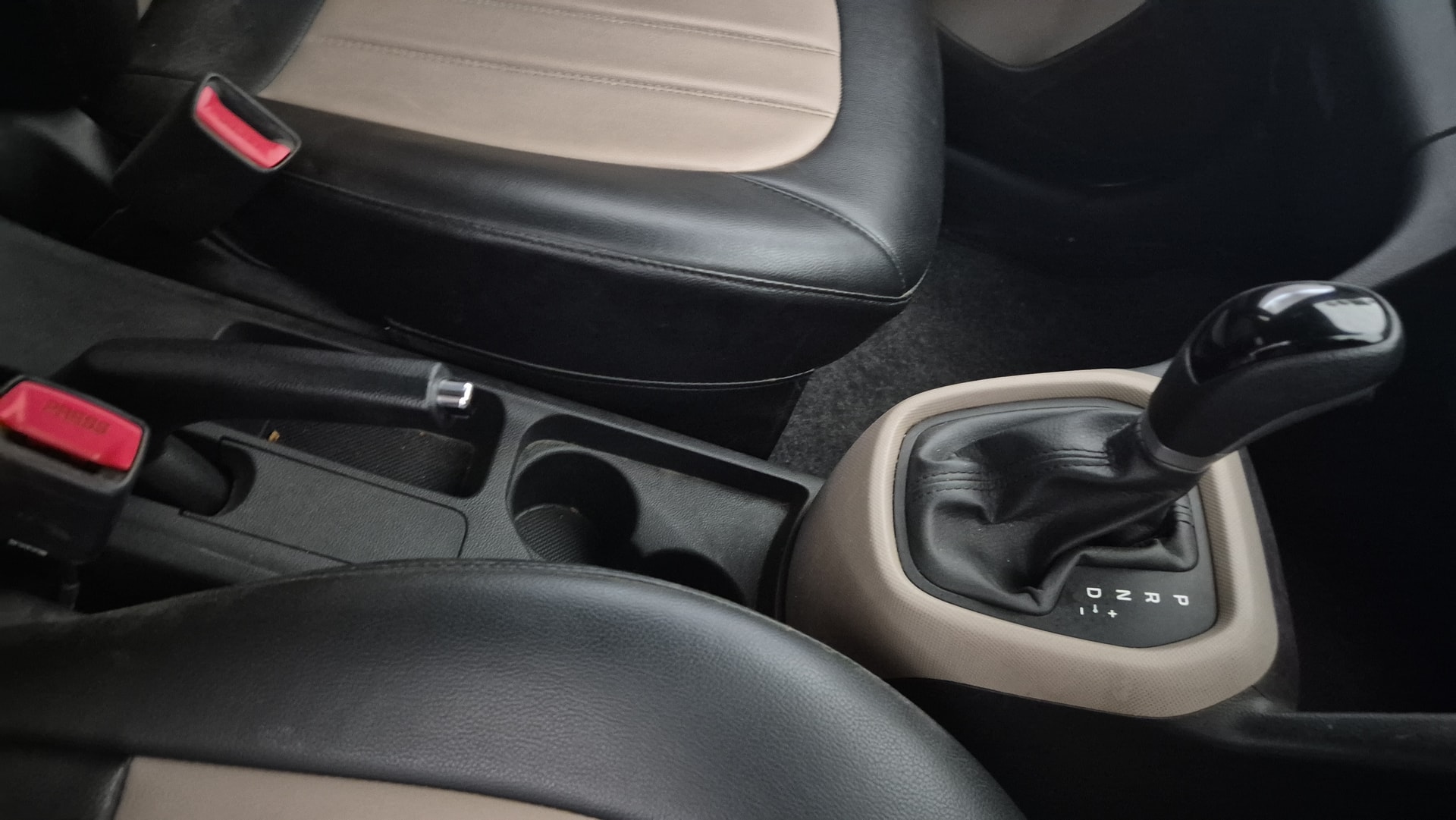 View 2018 Hyundai Grand i10 1.2 Sportz AT Petrol Image 38 Used 2018 Hyundai Grand i10 1.2 Sportz AT Petrol Image 38