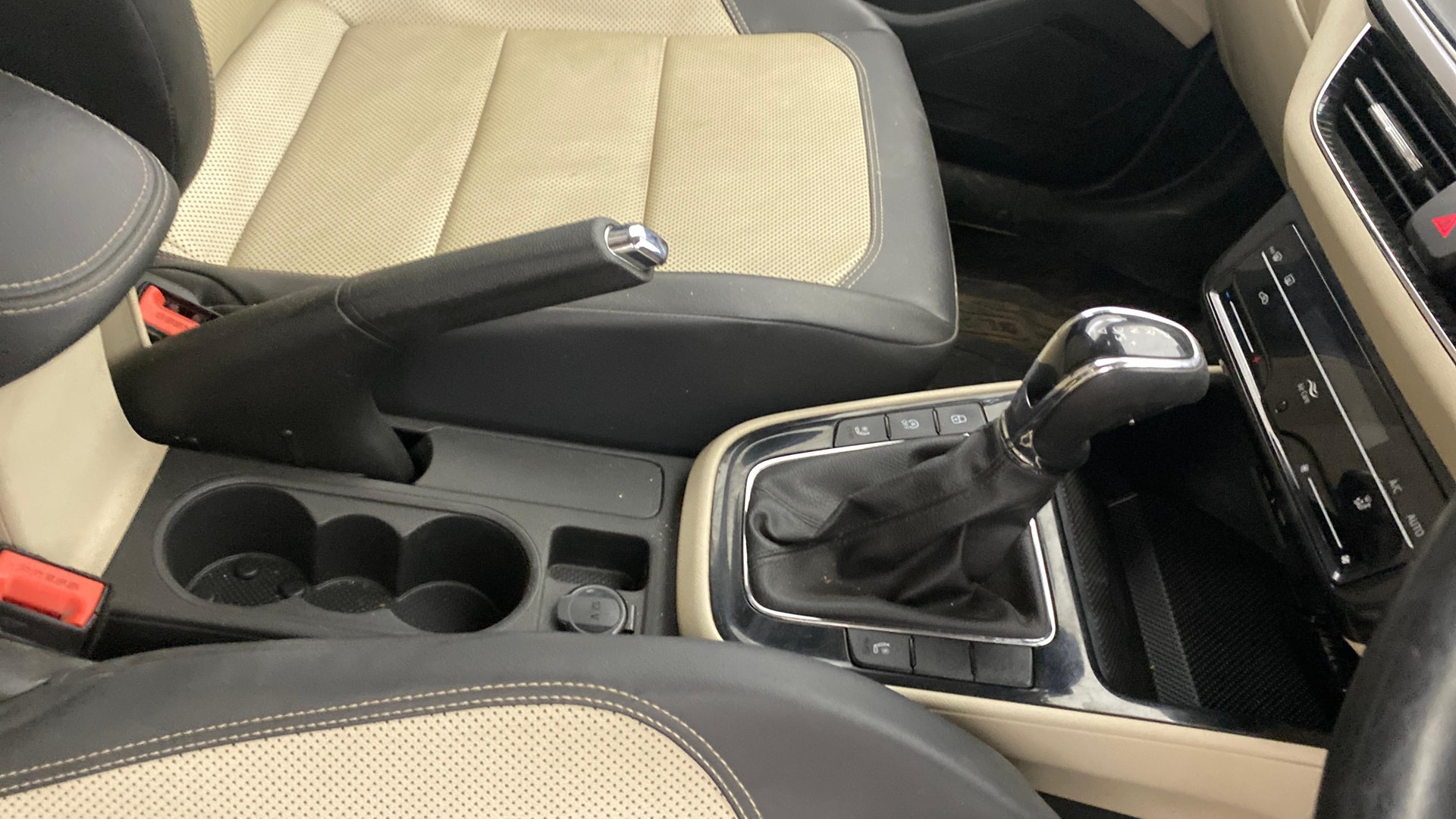View 2022 Skoda Slavia Style 1.5 TSI DSG Image 40 Used 2022 Skoda Slavia Style 1.5 TSI DSG Image 40