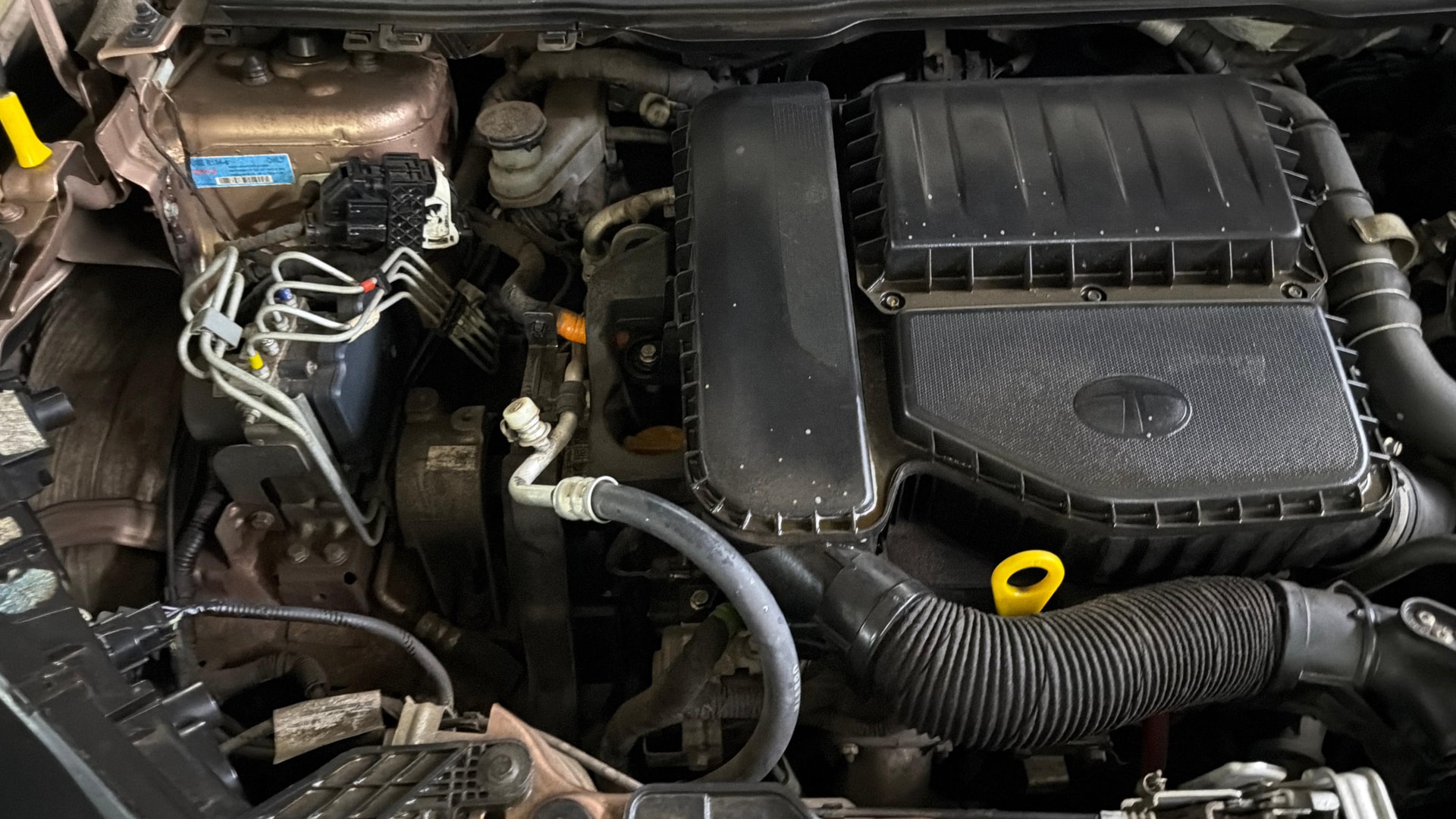 View 2024 Tata Curvv Smart 1.2 Revotron Petrol 6MT Image 25 Used 2024 Tata Curvv Smart 1.2 Revotron Petrol 6MT Image 25