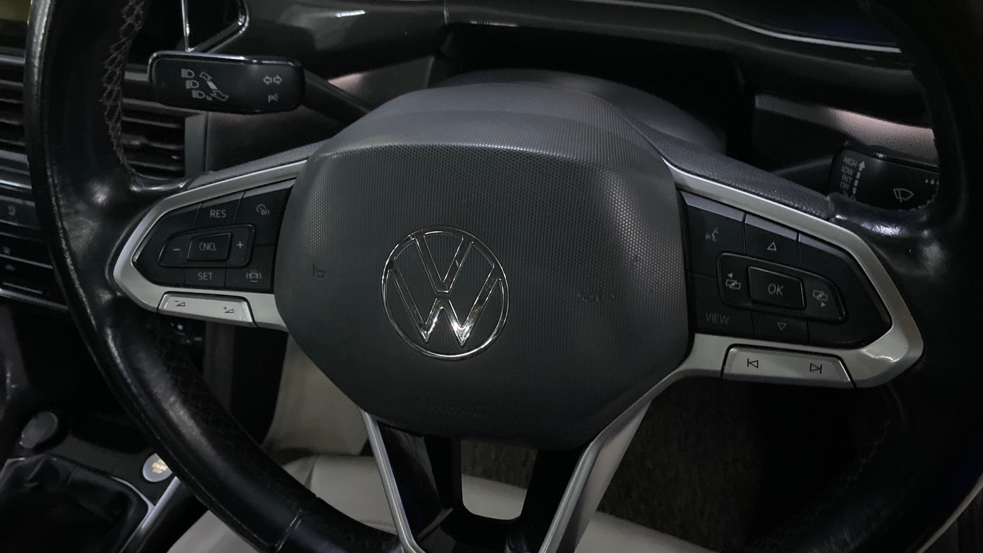 View 2022 Volkswagen Taigun 1.0 TSI Topline MT Image 3 Used 2022 Volkswagen Taigun 1.0 TSI Topline MT Image 3
