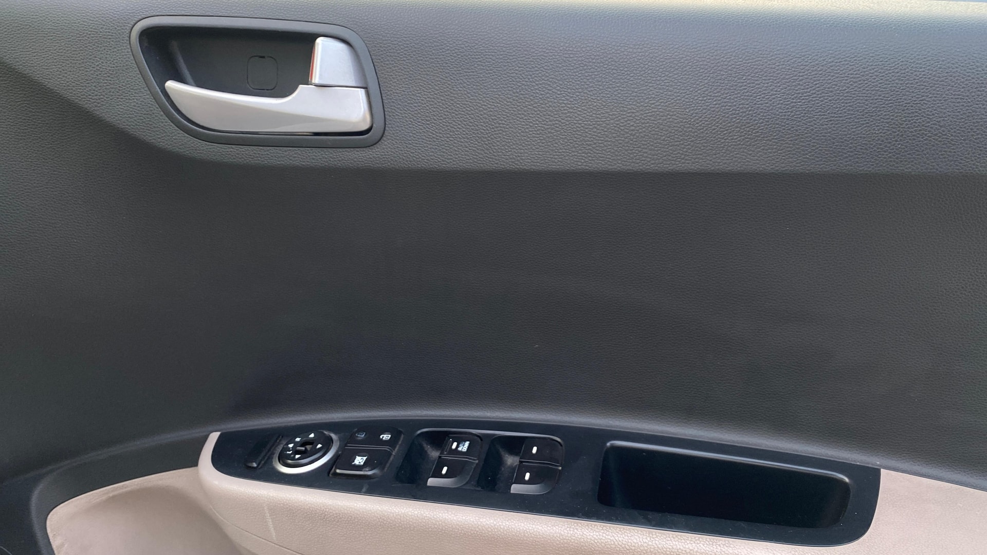 View 2018 Hyundai Grand i10 Sportz 1.2 Kappa Image 32 Used 2018 Hyundai Grand i10 Sportz 1.2 Kappa Image 32
