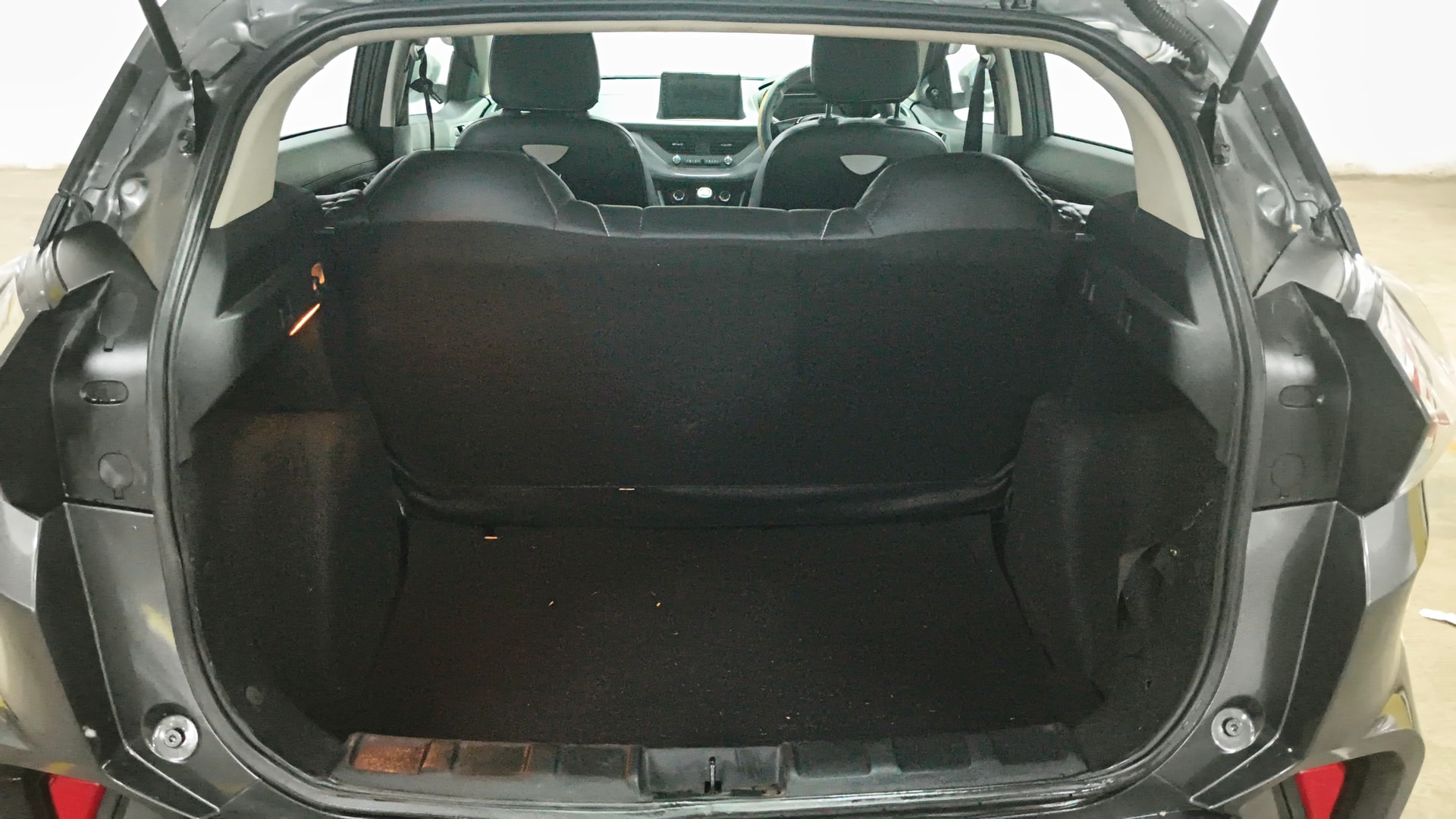 View 2023 Tata Nexon Revotron XE Image 11 Used 2023 Tata Nexon Revotron XE Image 11