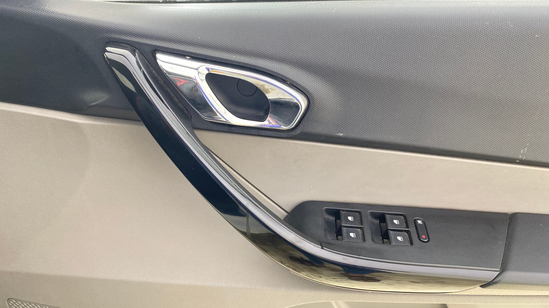 View 2017 Tata Tiago Revotorq XB Image 32 Used 2017 Tata Tiago Revotorq XB Image 32