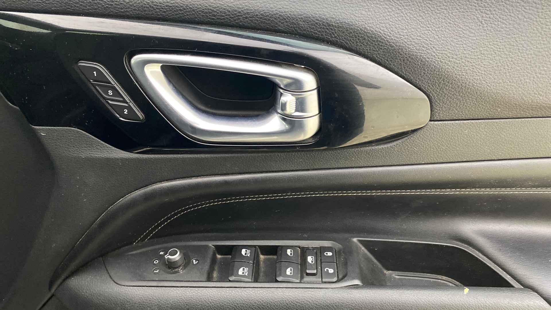 View 2022 Jeep Compass Limited 1.4 Multi AIR Petrol DDCT AT BS IV Image 39 Used 2022 Jeep Compass Limited 1.4 Multi AIR Petrol DDCT AT BS IV Image 39
