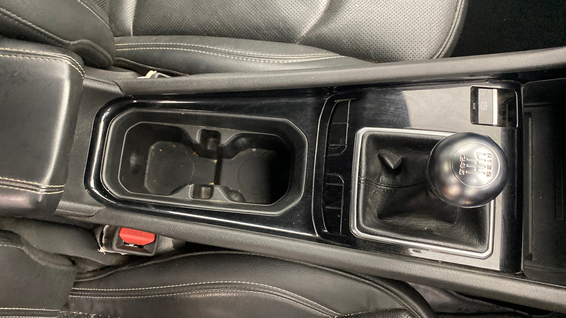 View 2022 Jeep Compass Limited 1.4 Multi AIR Petrol DDCT AT BS IV Image 42 Used 2022 Jeep Compass Limited 1.4 Multi AIR Petrol DDCT AT BS IV Image 42