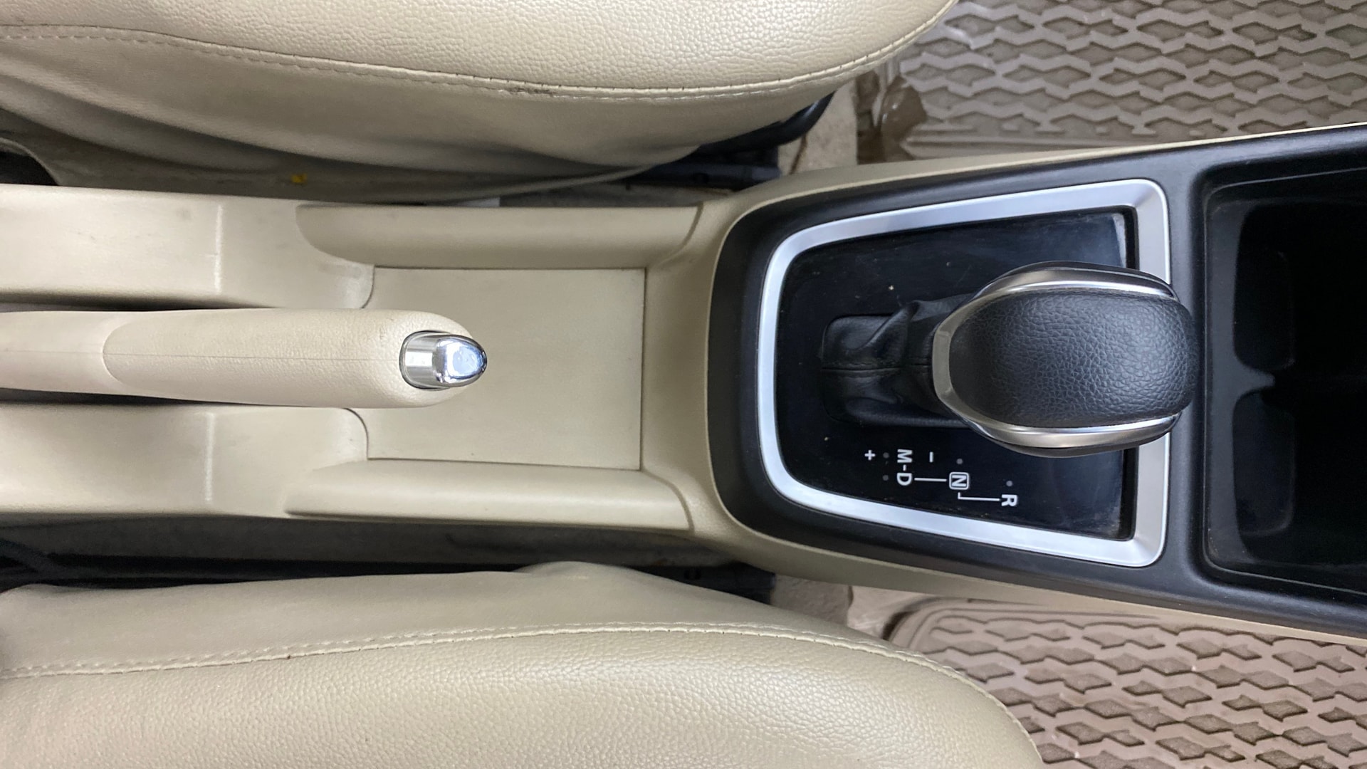View 2018 Maruti Suzuki 1000 Base Variant Image 37 Used 2018 Maruti Suzuki 1000 Base Variant Image 37