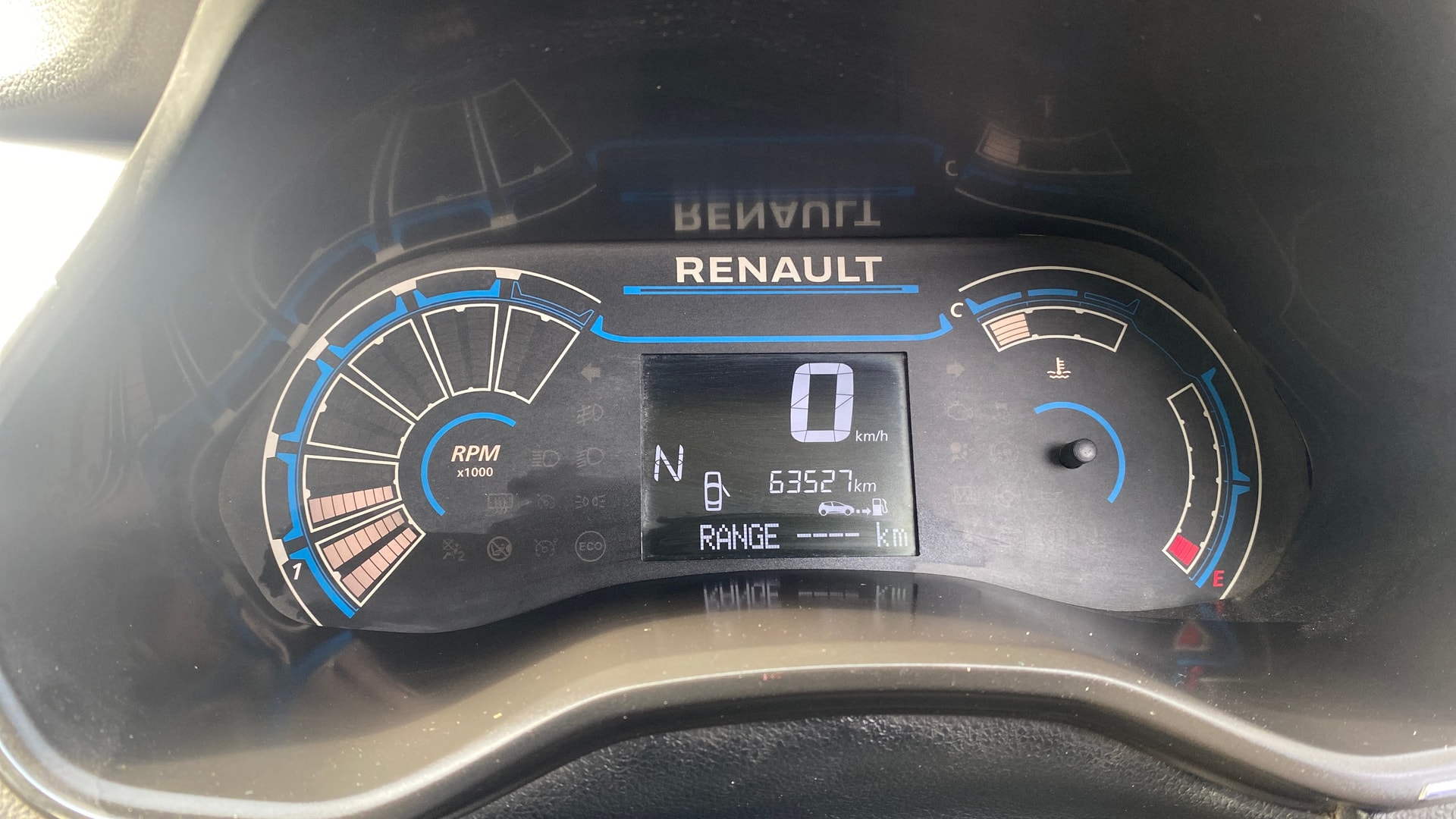 View 2021 Renault Triber RXZ AMT Image 36 Used 2021 Renault Triber RXZ AMT Image 36