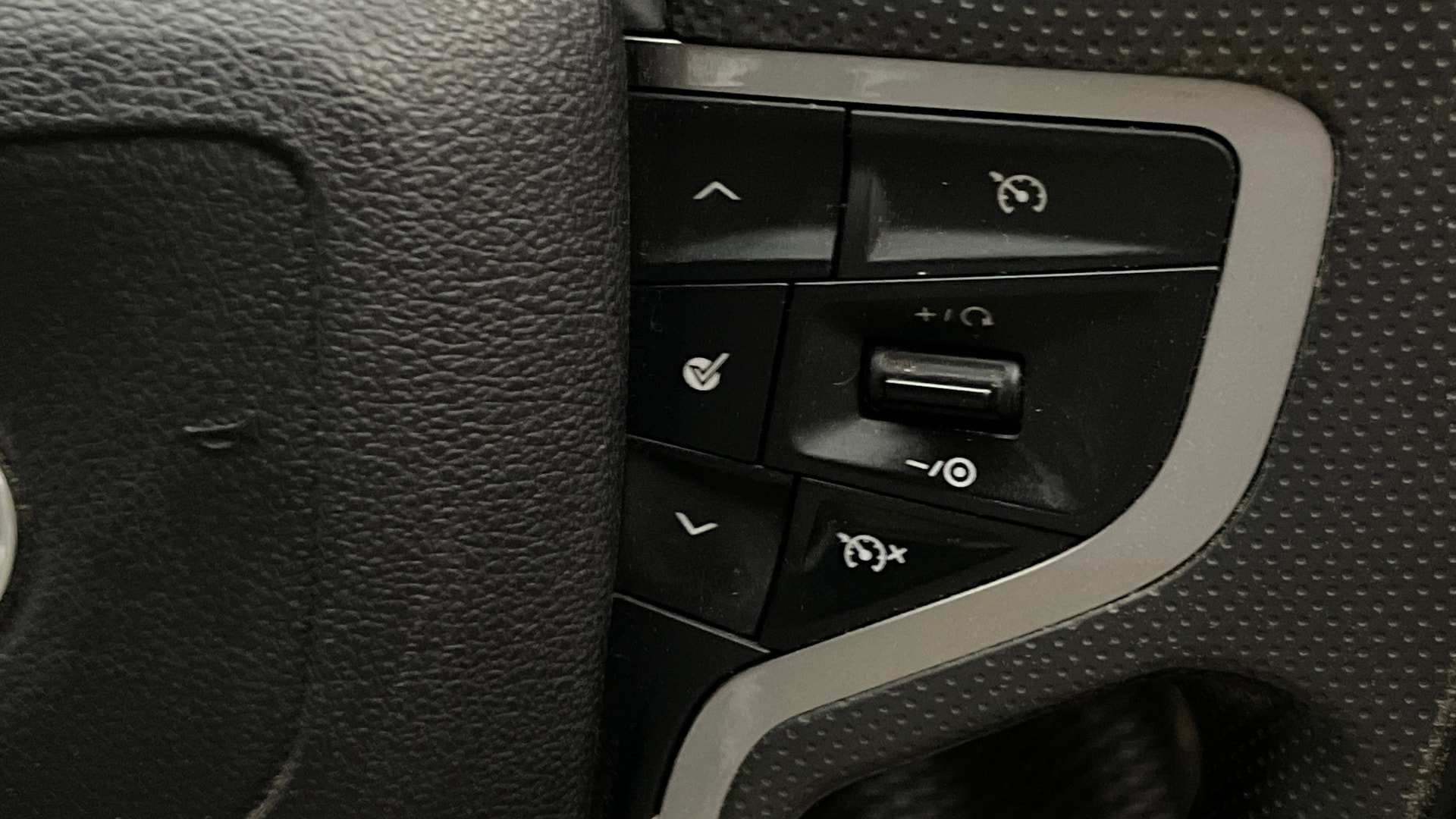 View 2021 Tata Safari XZA Plus Image 3 Used 2021 Tata Safari XZA Plus Image 3