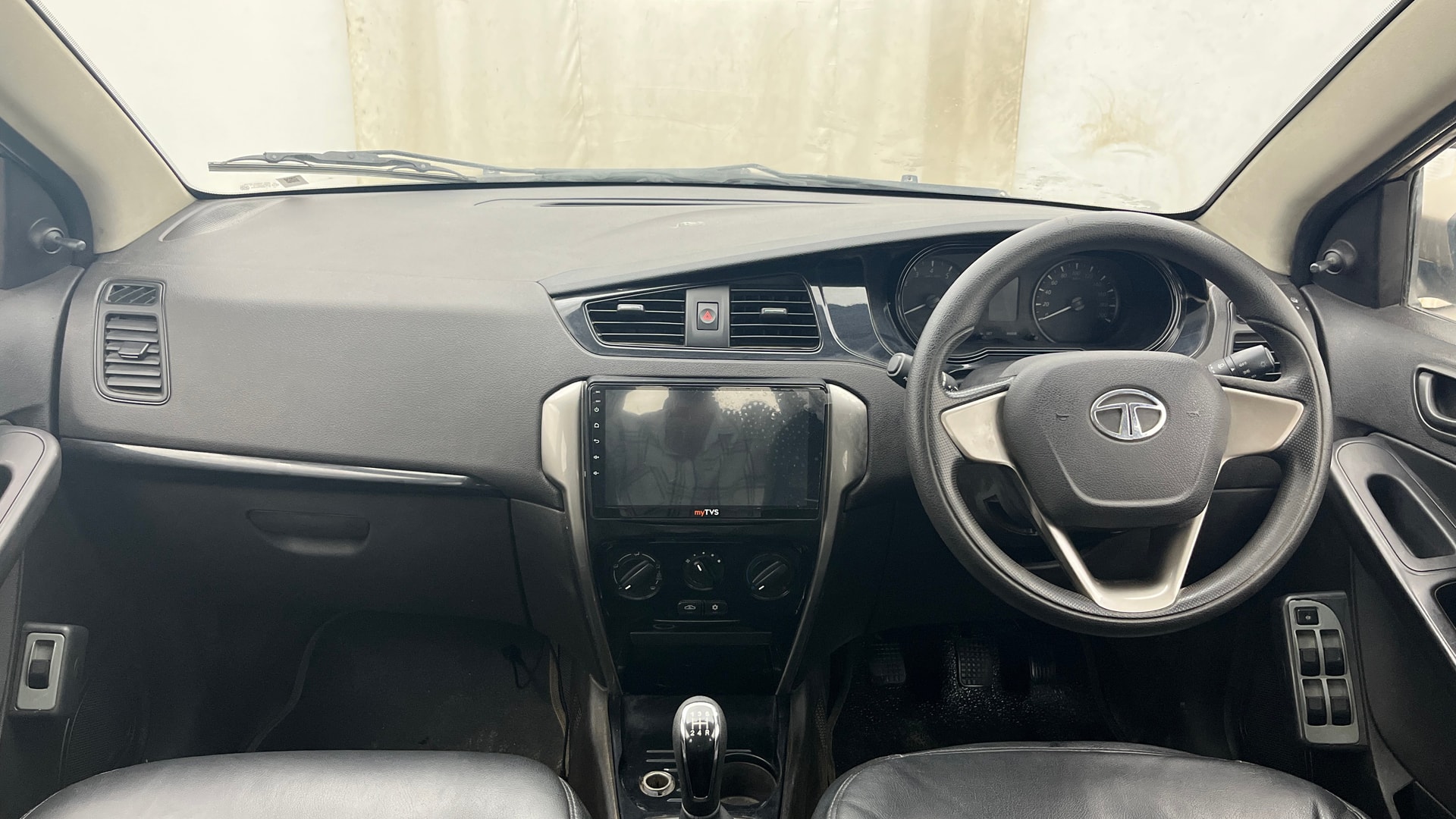 View 2015 Tata Bolt XE Quadrajet 75PS Diesel Image 34 Used 2015 Tata Bolt XE Quadrajet 75PS Diesel Image 34