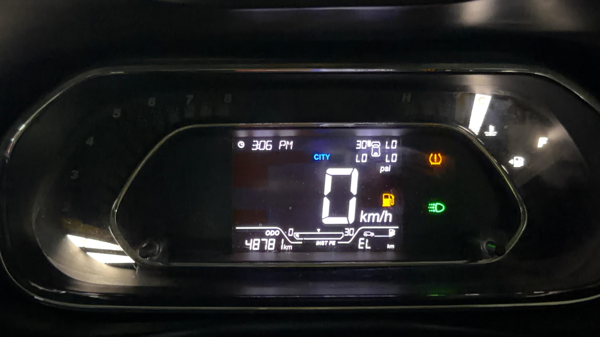 View 2022 Tata Nexon Revotron XE Image 21 Used 2022 Tata Nexon Revotron XE Image 21