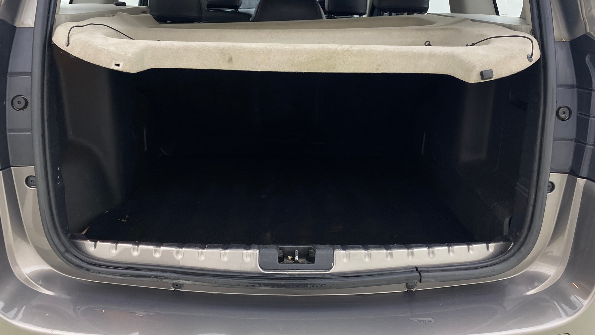View 2019 Nissan Terrano XLD Plus 85PS Image 10 Used 2019 Nissan Terrano XLD Plus 85PS Image 10