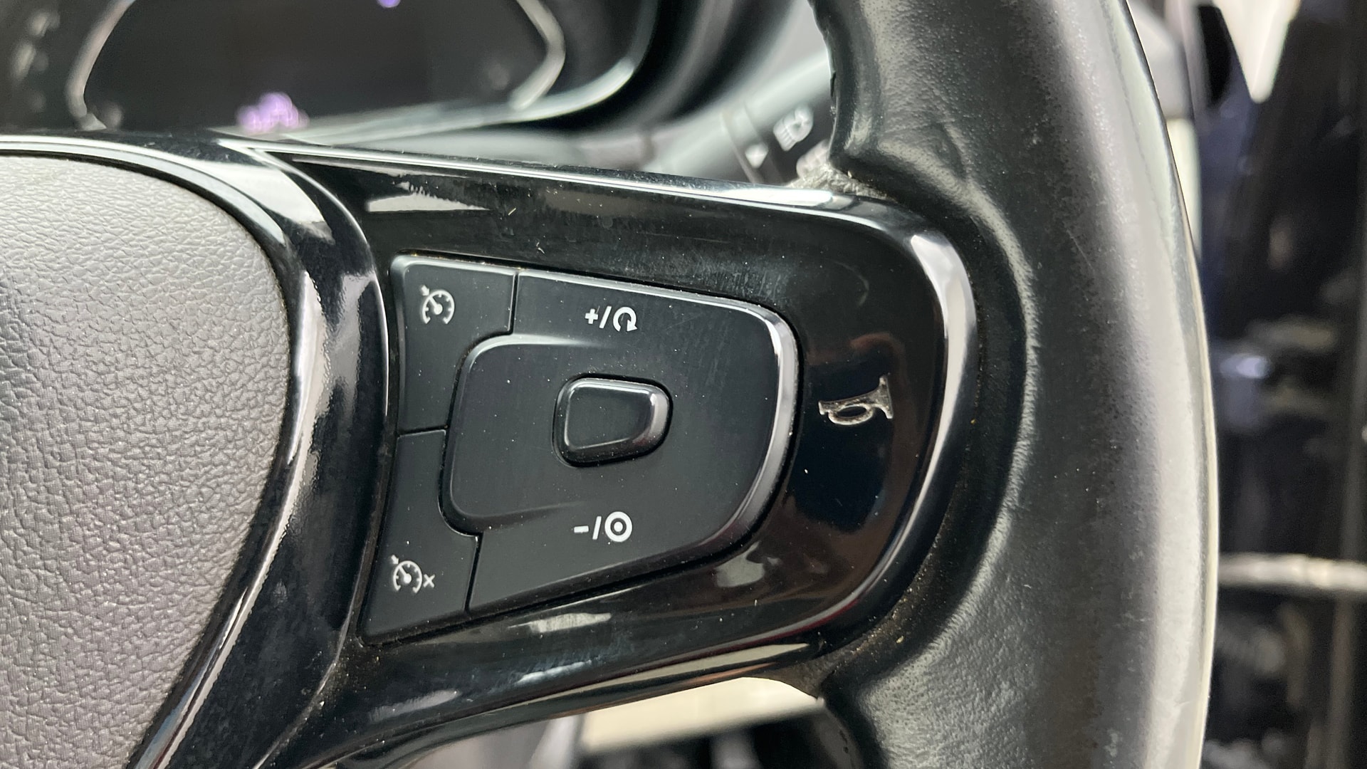 View 2024 Tata Nexon Revotron XE Image 3 Used 2024 Tata Nexon Revotron XE Image 3