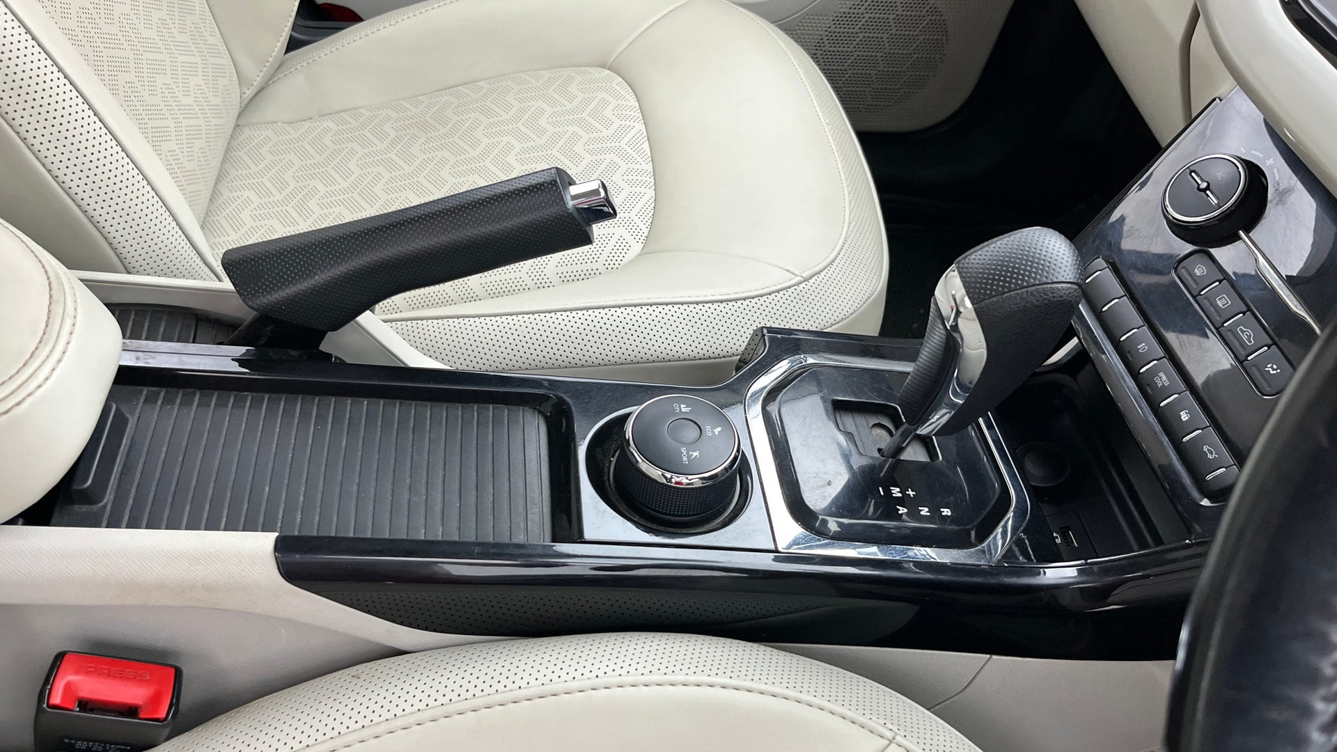 View 2024 Tata Nexon Revotron XE Image 40 Used 2024 Tata Nexon Revotron XE Image 40