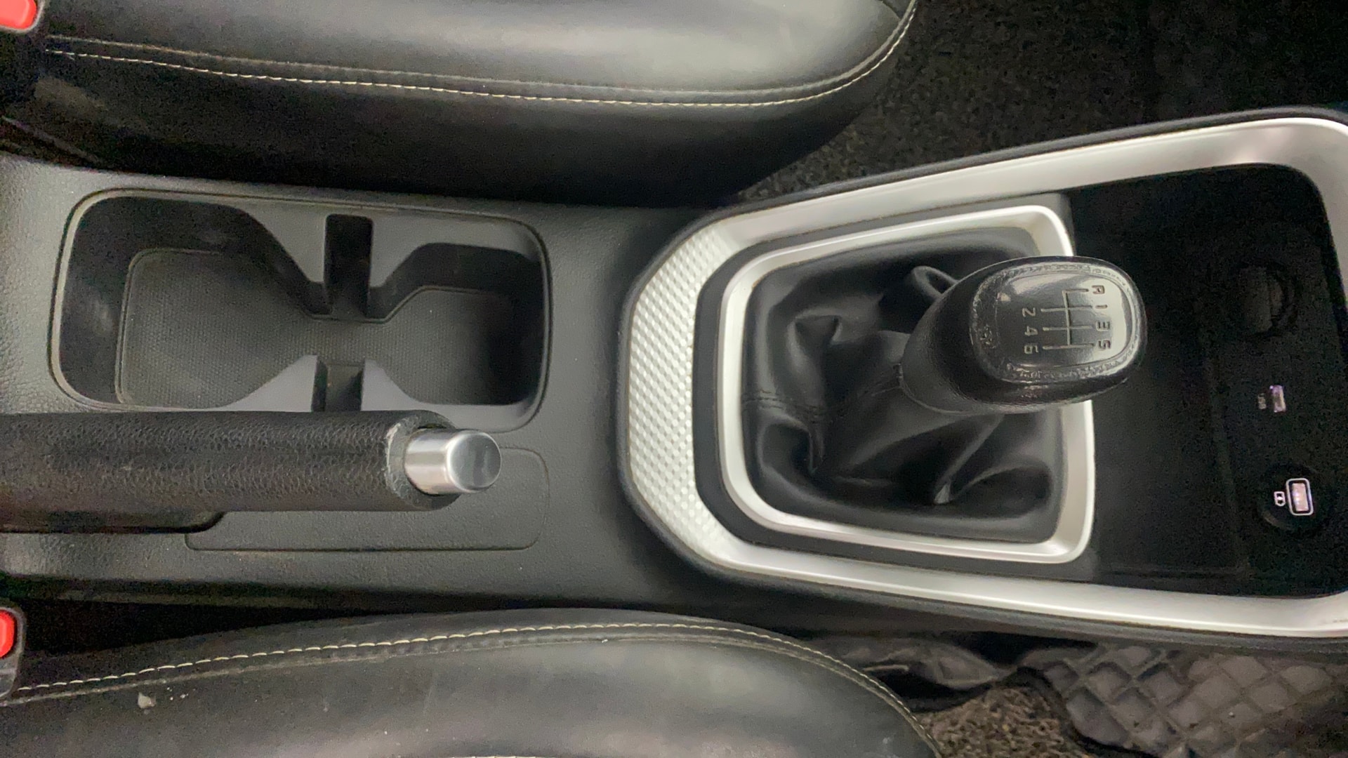 View 2023 Kia Sonet HTK Plus Diesel Image 39 Used 2023 Kia Sonet HTK Plus Diesel Image 39