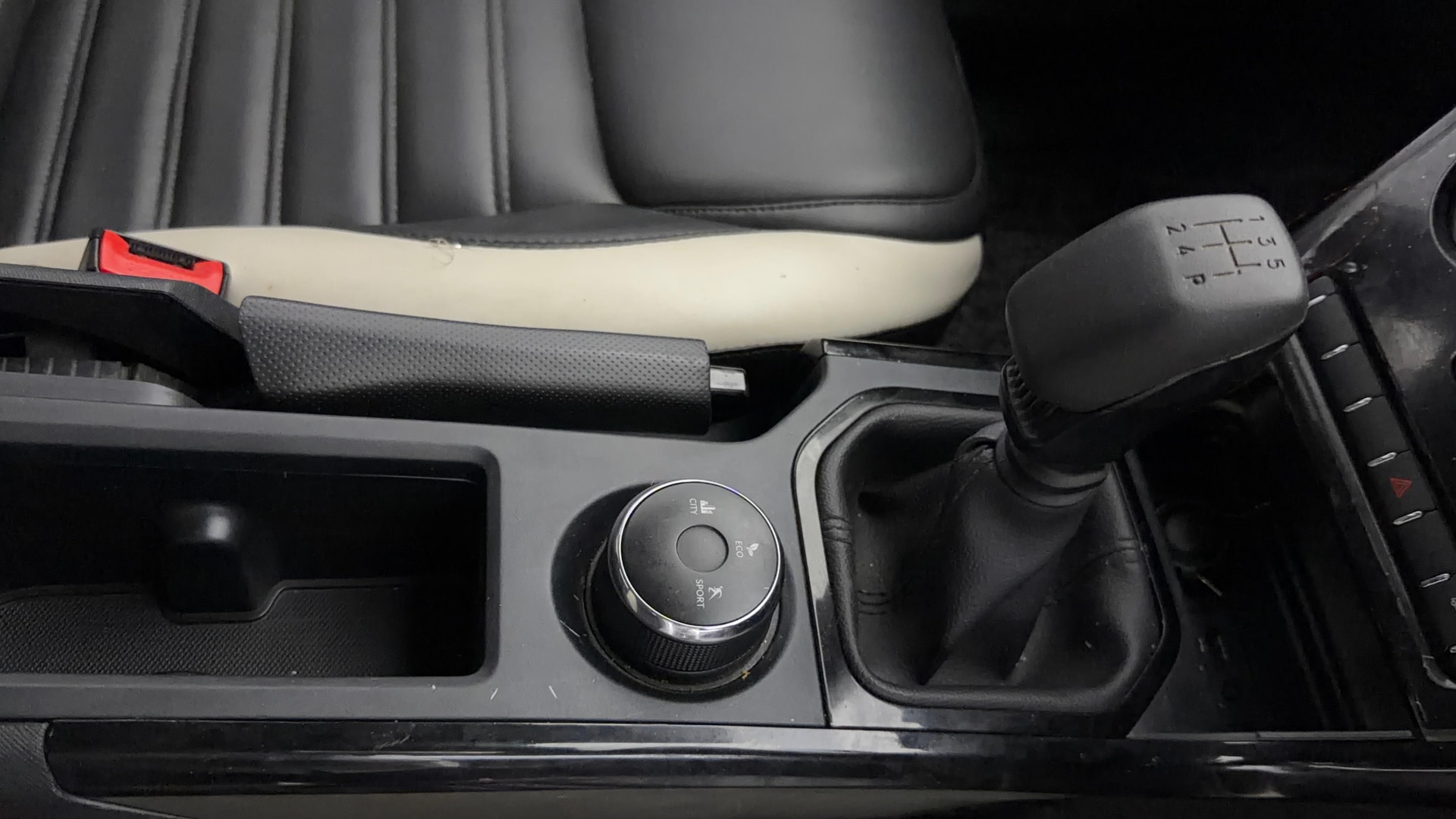 View 2024 Tata Nexon Revotron XE Image 39 Used 2024 Tata Nexon Revotron XE Image 39
