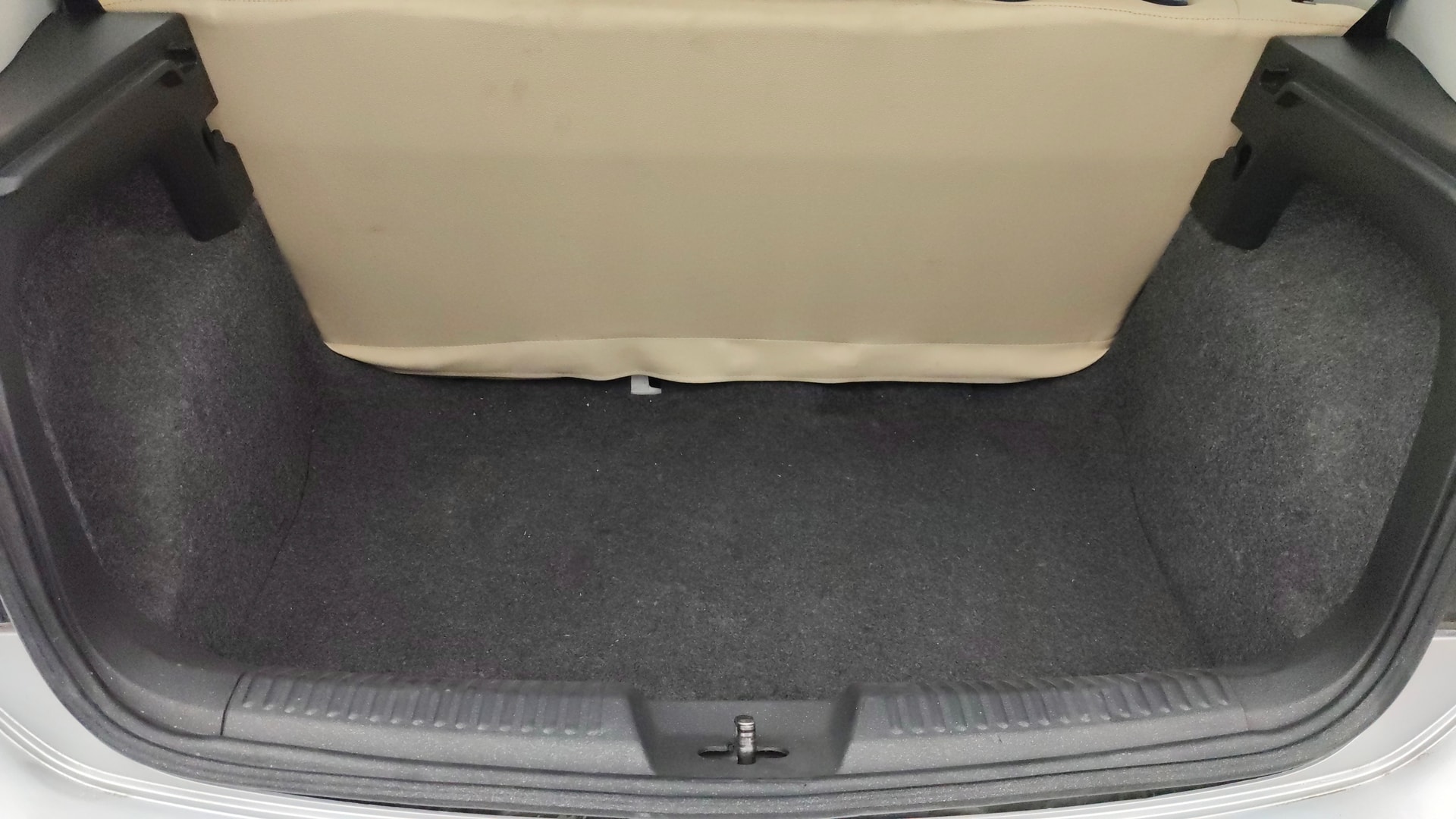 View 2015 Volkswagen Polo 1.2 Trendline Petrol Image 6 Used 2015 Volkswagen Polo 1.2 Trendline Petrol Image 6