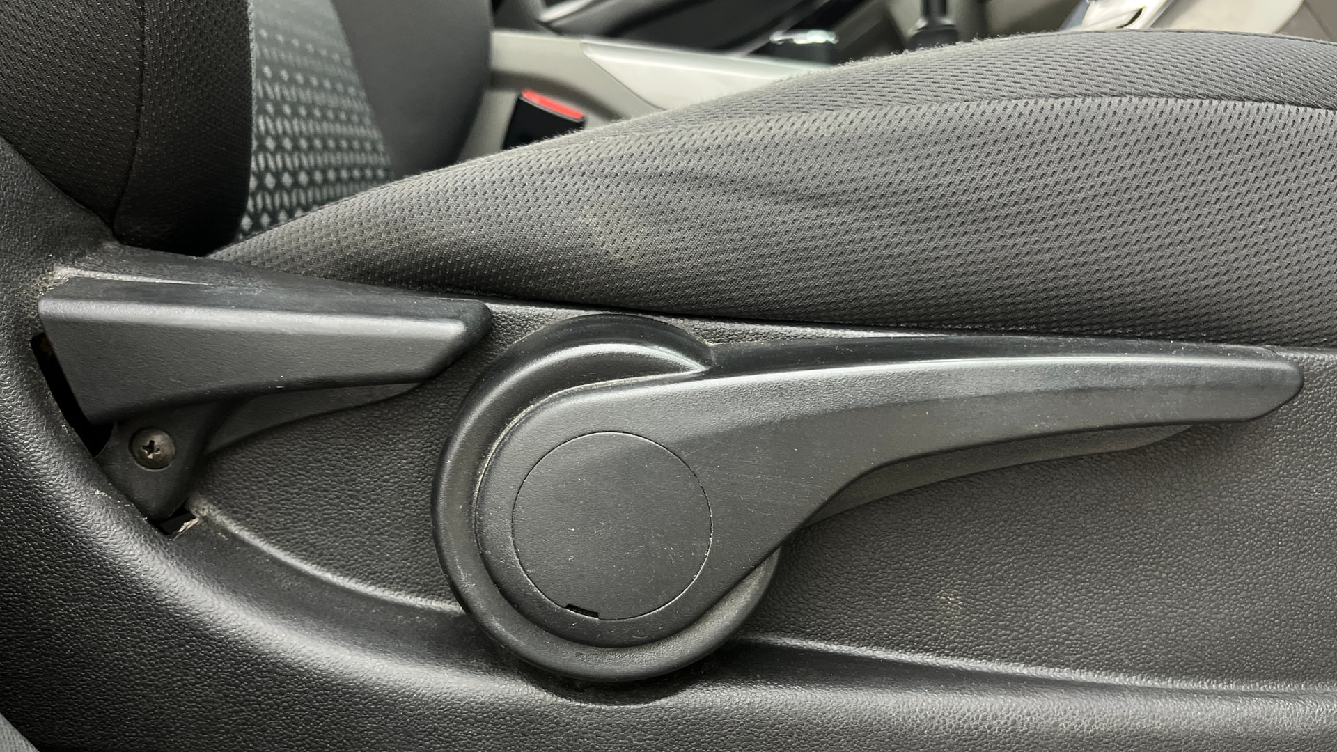 View 2019 Tata Nexon Revotorq XZ Plus Dual Tone Image 19 Used 2019 Tata Nexon Revotorq XZ Plus Dual Tone Image 19