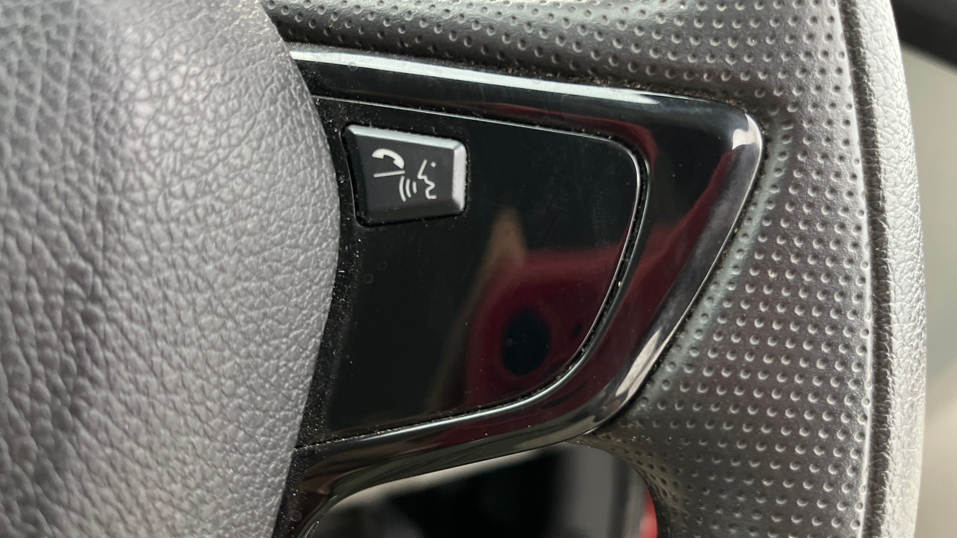 View 2019 Tata Nexon Revotorq XZ Plus Dual Tone Image 3 Used 2019 Tata Nexon Revotorq XZ Plus Dual Tone Image 3