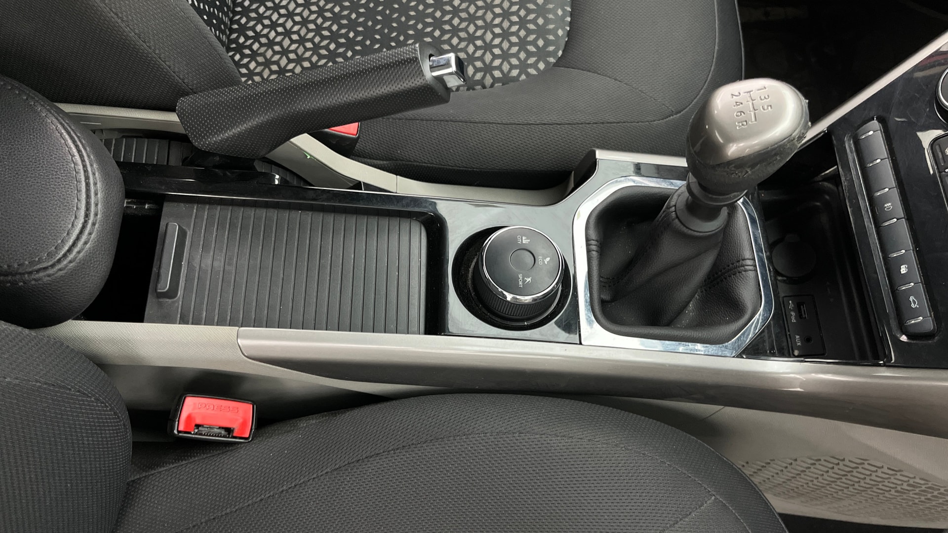 View 2019 Tata Nexon Revotorq XZ Plus Dual Tone Image 40 Used 2019 Tata Nexon Revotorq XZ Plus Dual Tone Image 40