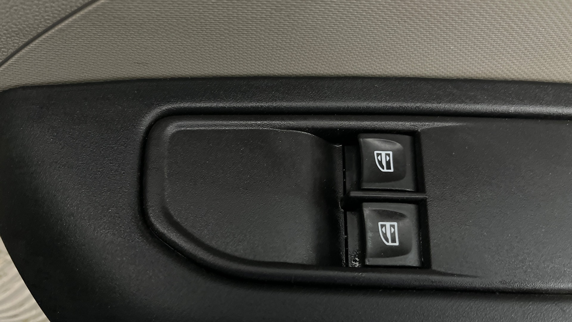 View 2023 Renault Triber RXE Image 37 Used 2023 Renault Triber RXE Image 37