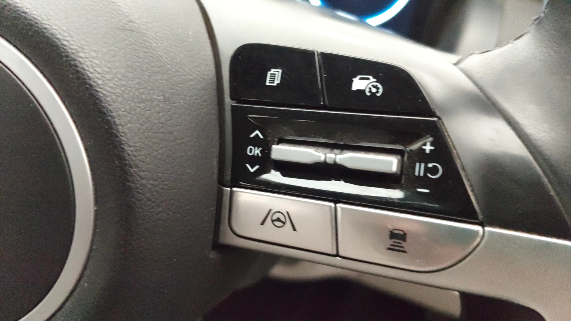 View 2024 Hyundai Tucson Signature 2.0 AT Petrol Image 3 Used 2024 Hyundai Tucson Signature 2.0 AT Petrol Image 3