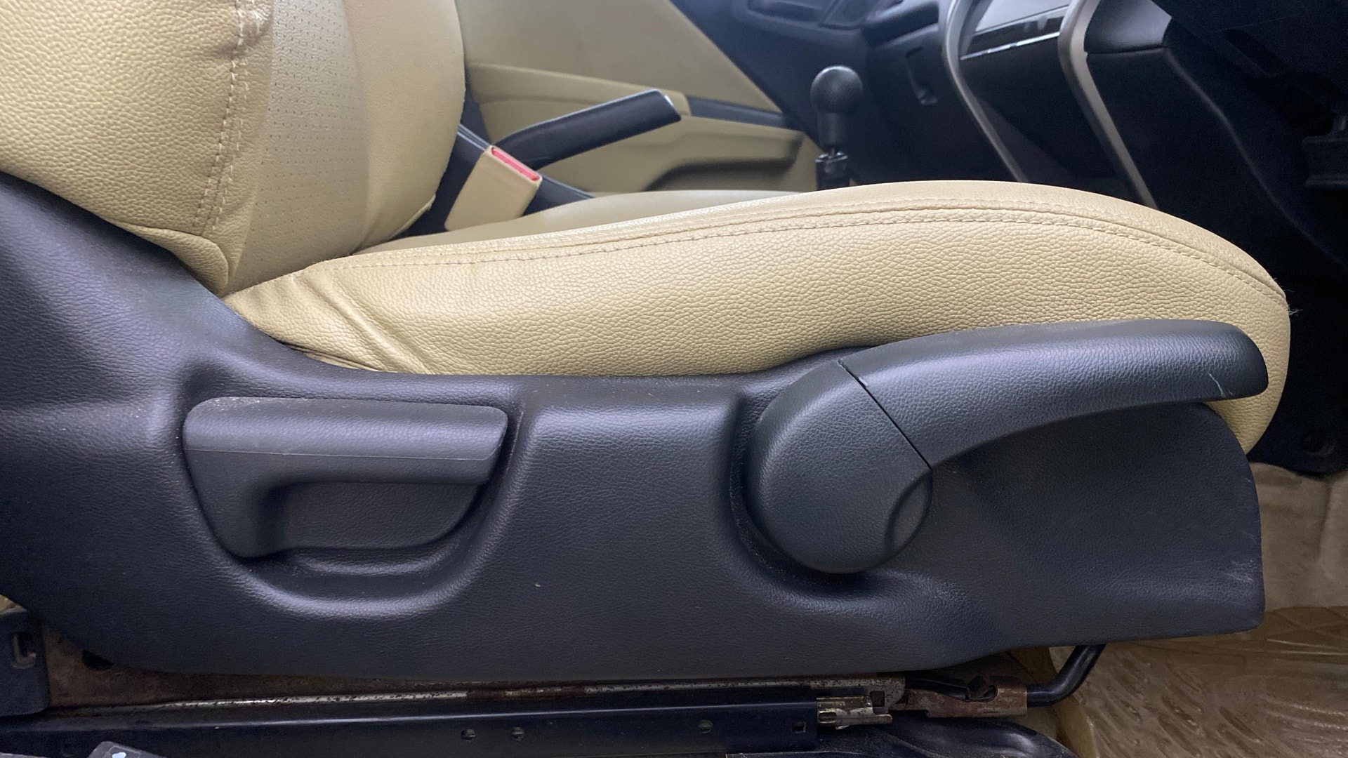 View 2015 Honda City ZX MT Diesel Anniversary Edition Image 19 Used 2015 Honda City ZX MT Diesel Anniversary Edition Image 19