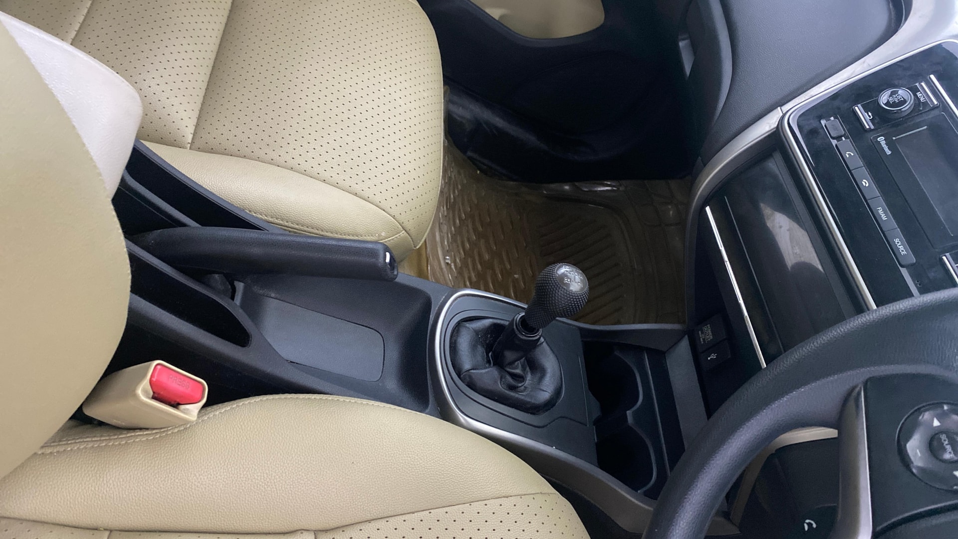 View 2015 Honda City ZX MT Diesel Anniversary Edition Image 39 Used 2015 Honda City ZX MT Diesel Anniversary Edition Image 39