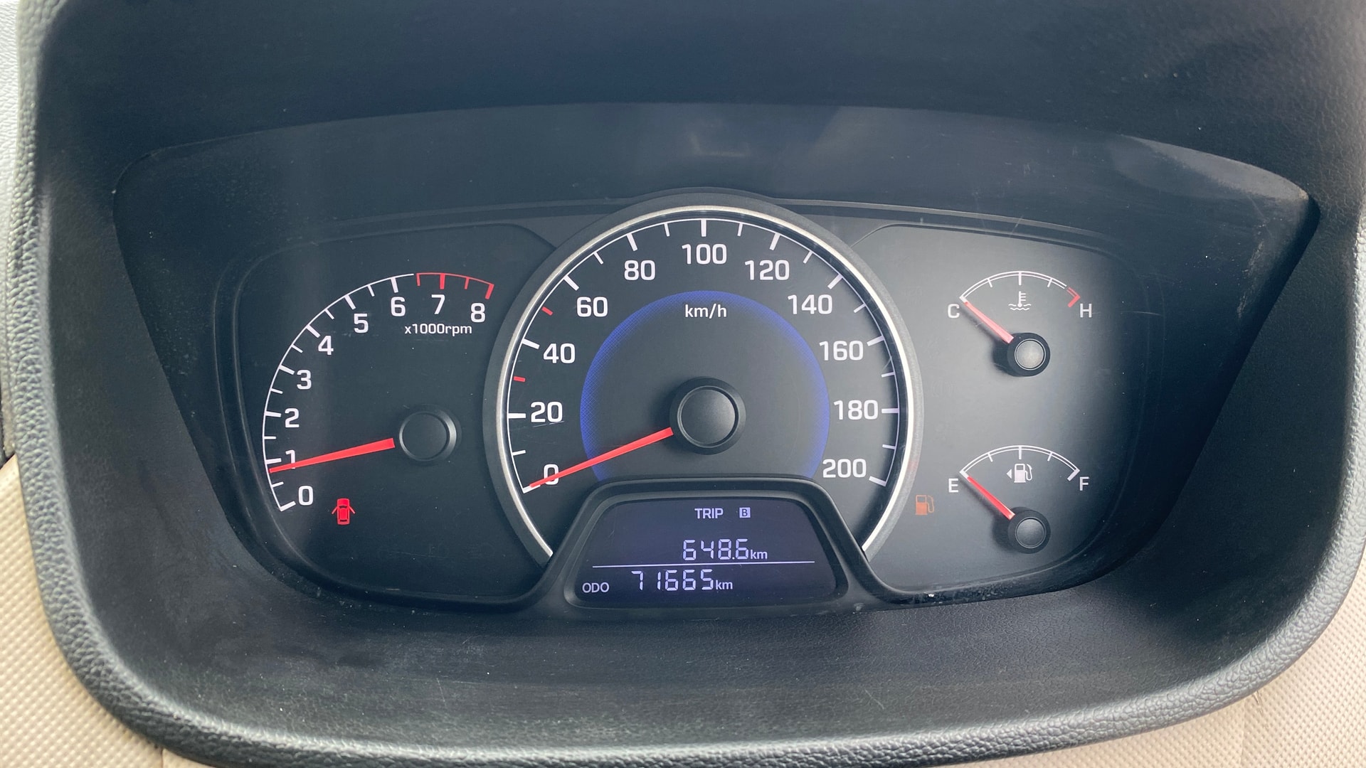 View 2015 Hyundai Grand i10 Sportz 1.2 Kappa Image 33 Used 2015 Hyundai Grand i10 Sportz 1.2 Kappa Image 33
