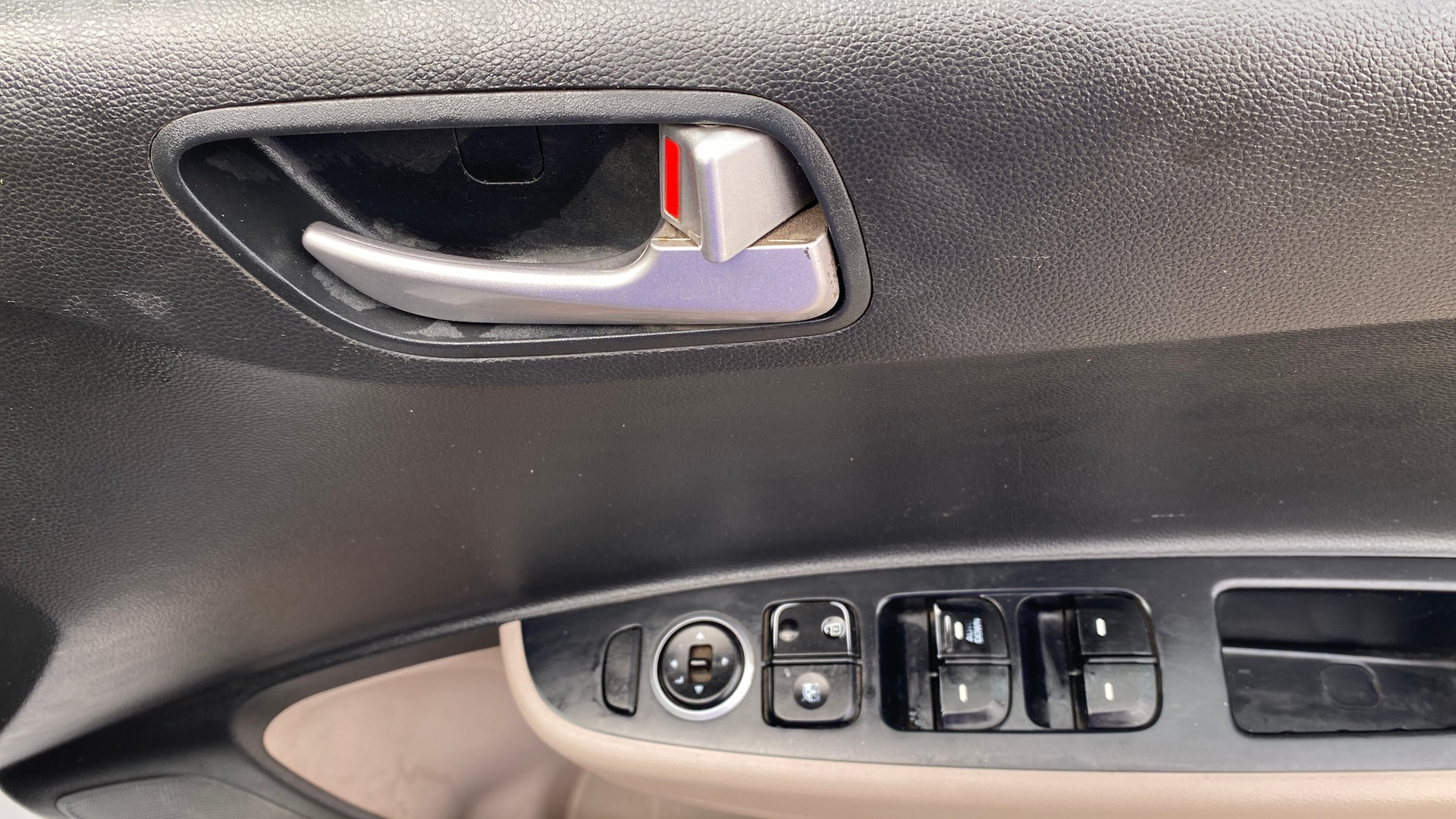 View 2015 Hyundai Grand i10 Sportz 1.2 Kappa Image 32 Used 2015 Hyundai Grand i10 Sportz 1.2 Kappa Image 32
